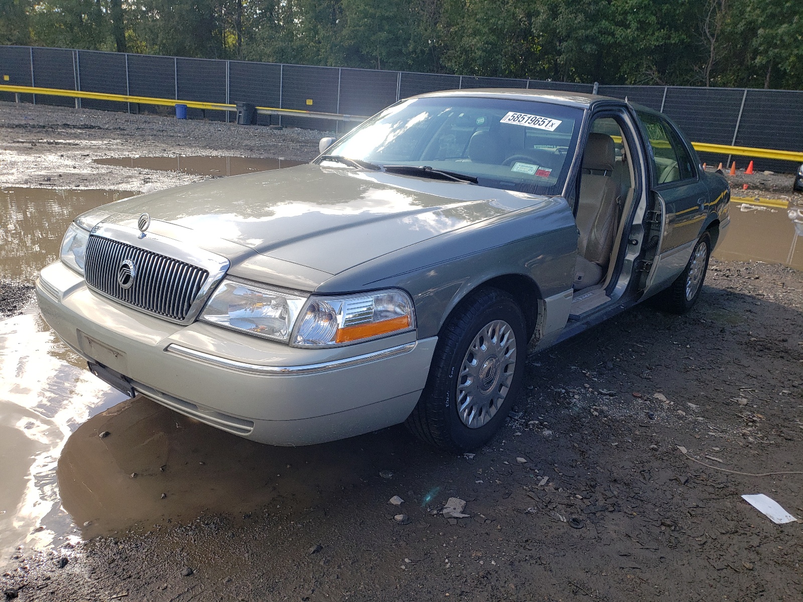 Photo 2 from auction – 2004 MERCURY GRAND MARQ with VIN 2MEFM74W14X654016