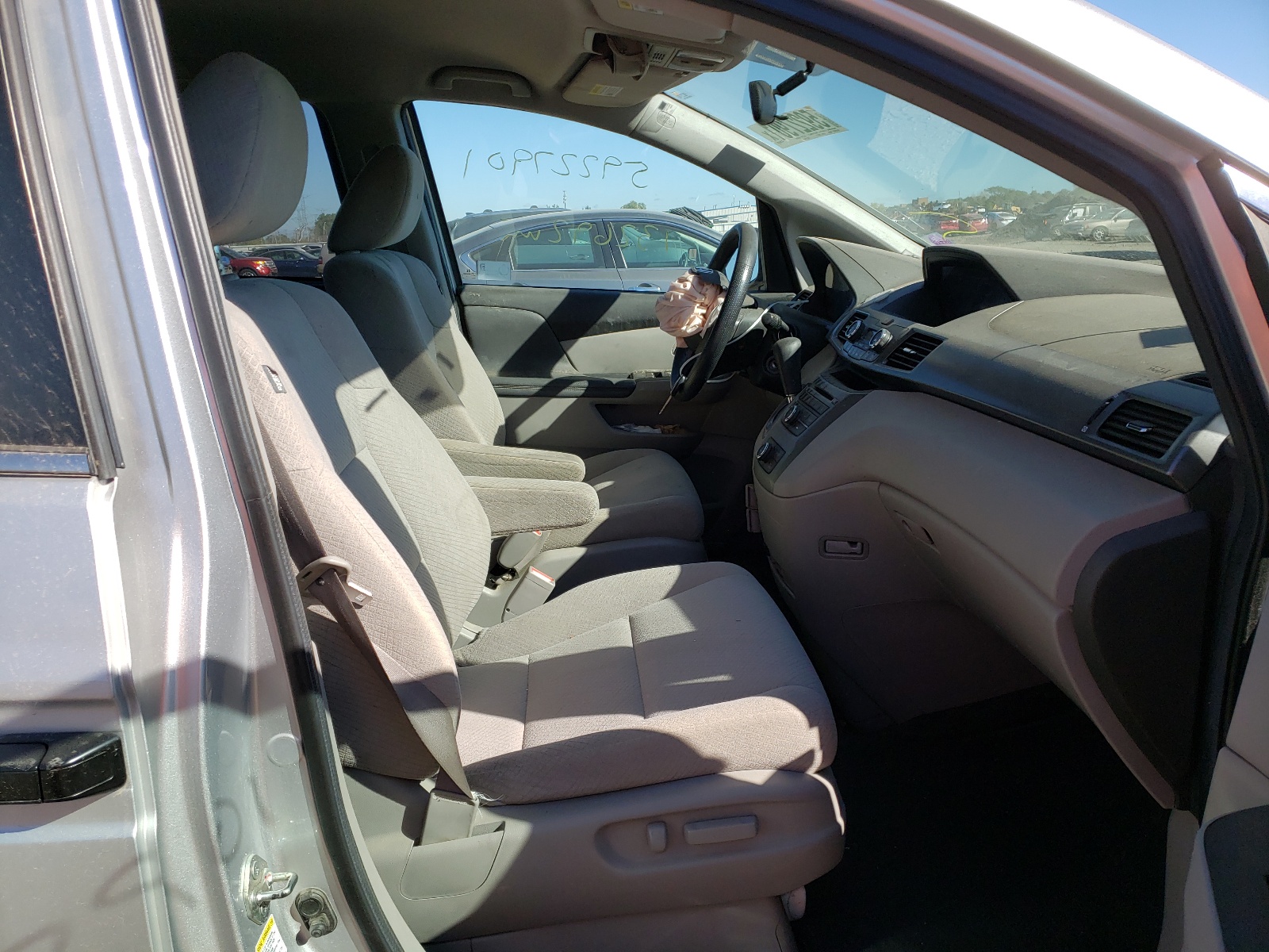 Photo 5 from auction – 2014 HONDA ODYSSEY LX with VIN 5FNRL5H27EB044152