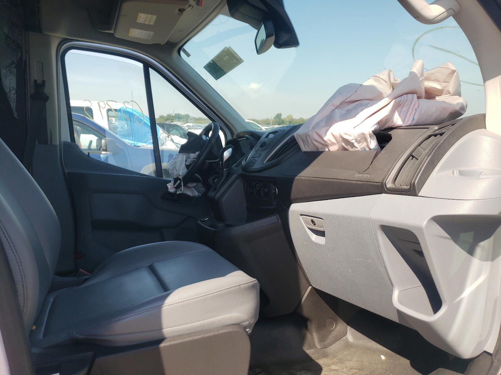 Photo 5 from auction – 2018 FORD TRANSIT T- with VIN 1FTYR2CM4JKB04662