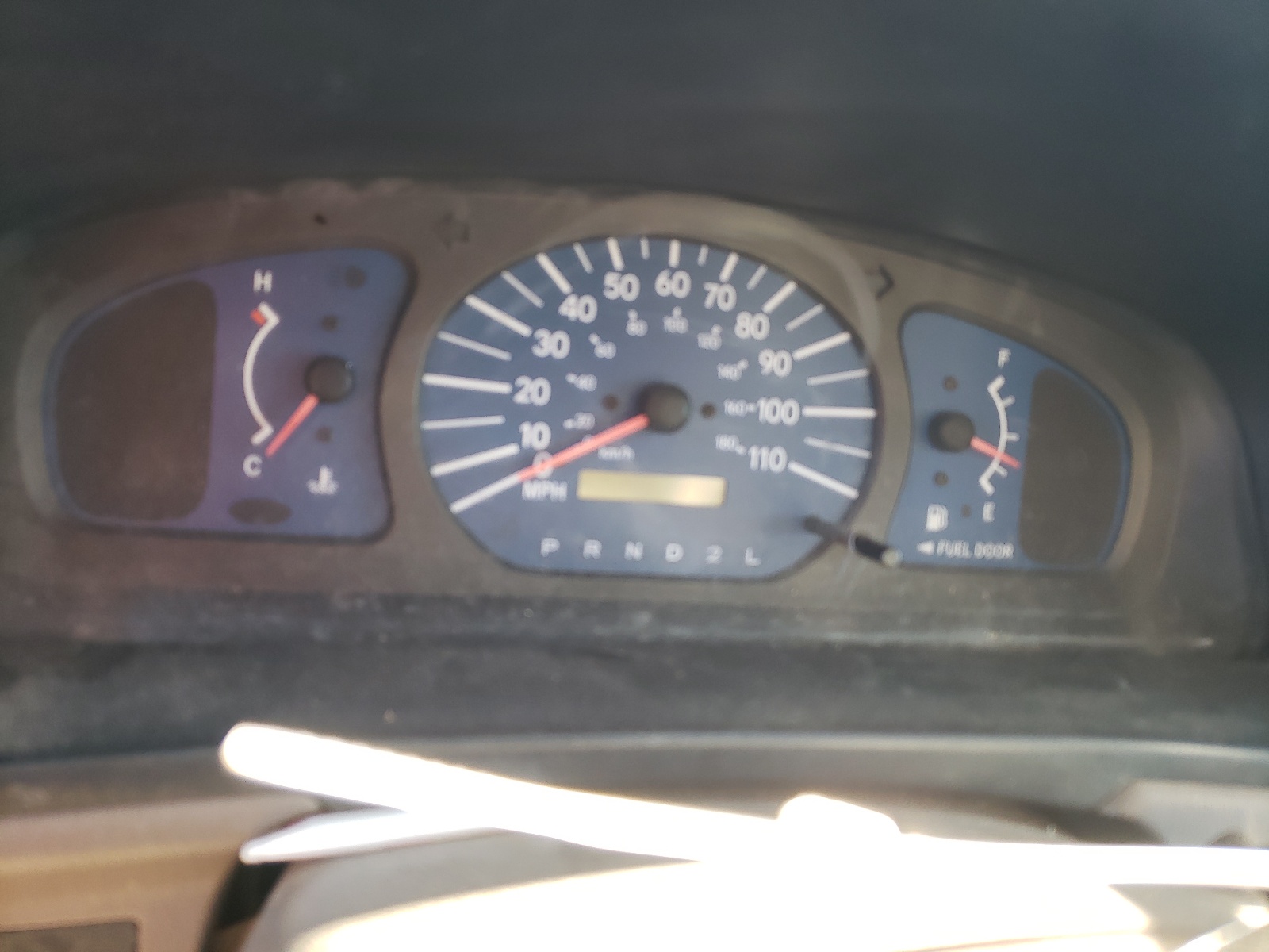 Photo 8 from auction – 2001 TOYOTA SIENNA CE with VIN 4T3ZF19C41U383639