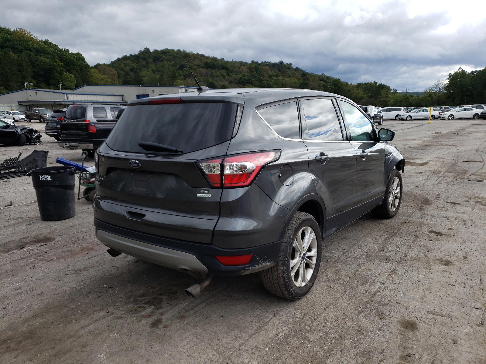 Photo 4 from auction – 2017 FORD ESCAPE SE with VIN 1FMCU0GD5HUE04020