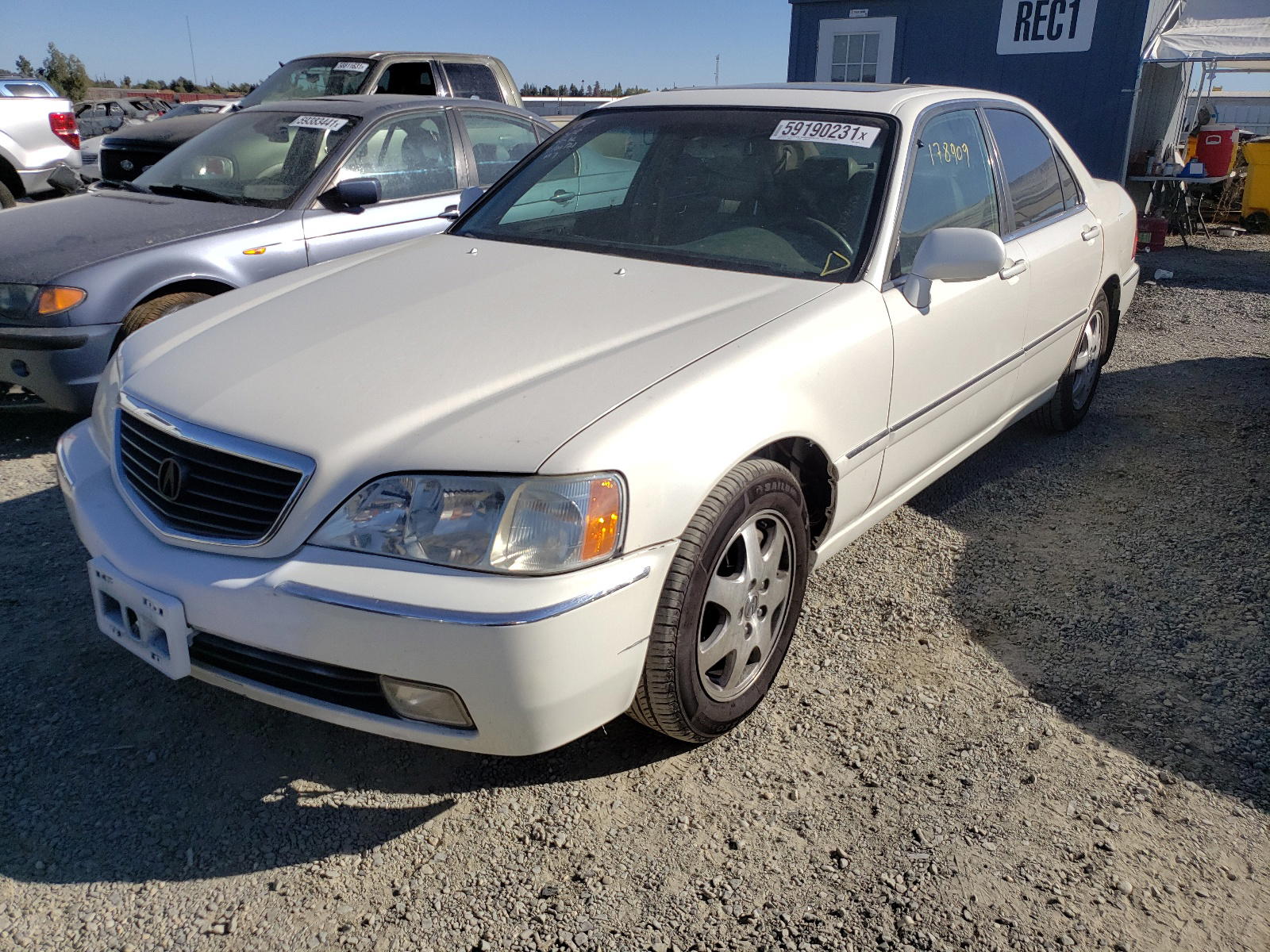 Photo 2 from auction – 2002 ACURA 3.5RL with VIN JH4KA96582C010174