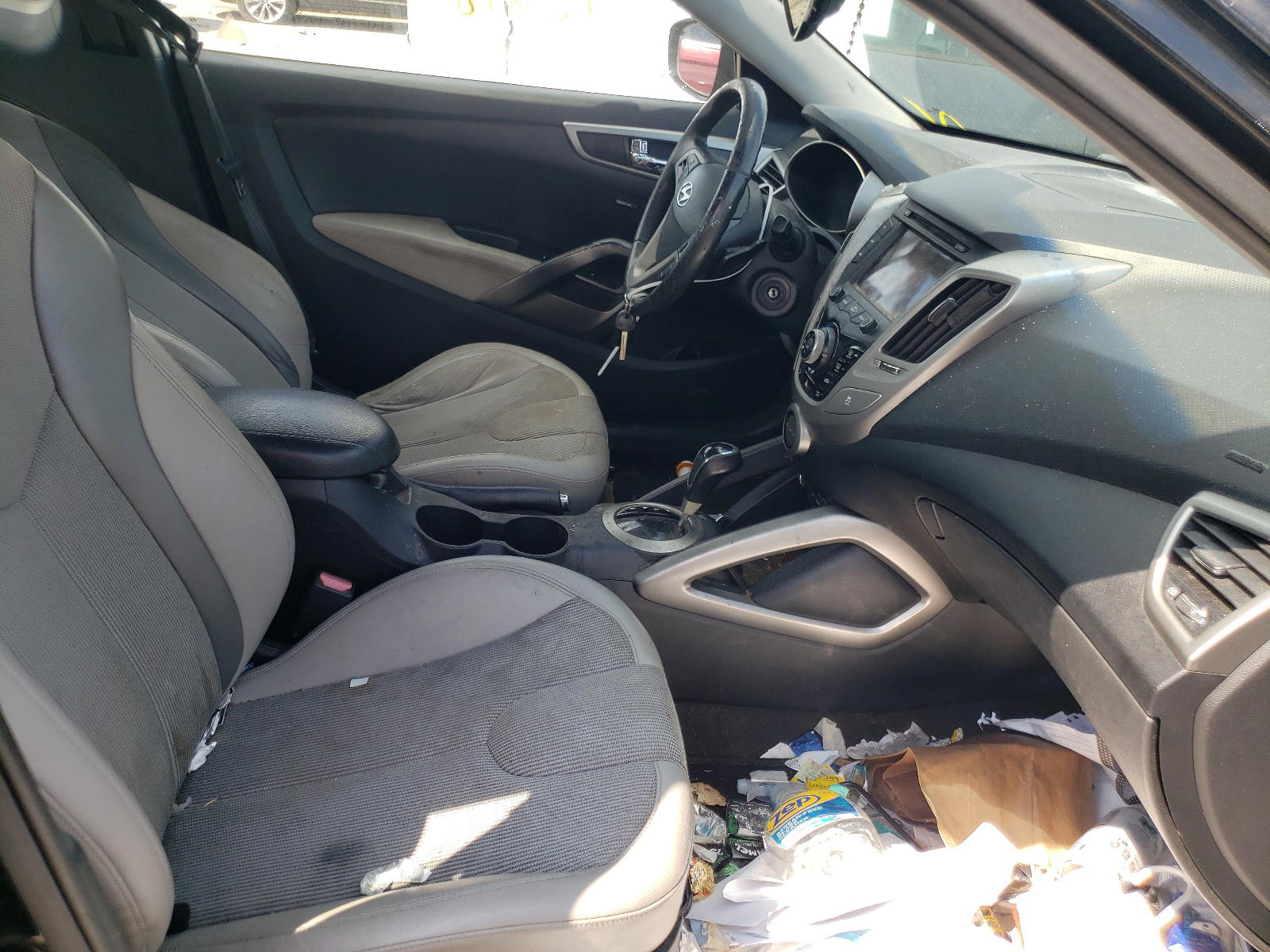 Photo 5 from auction – 2012 HYUNDAI VELOSTER with VIN KMHTC6AD1CU053047