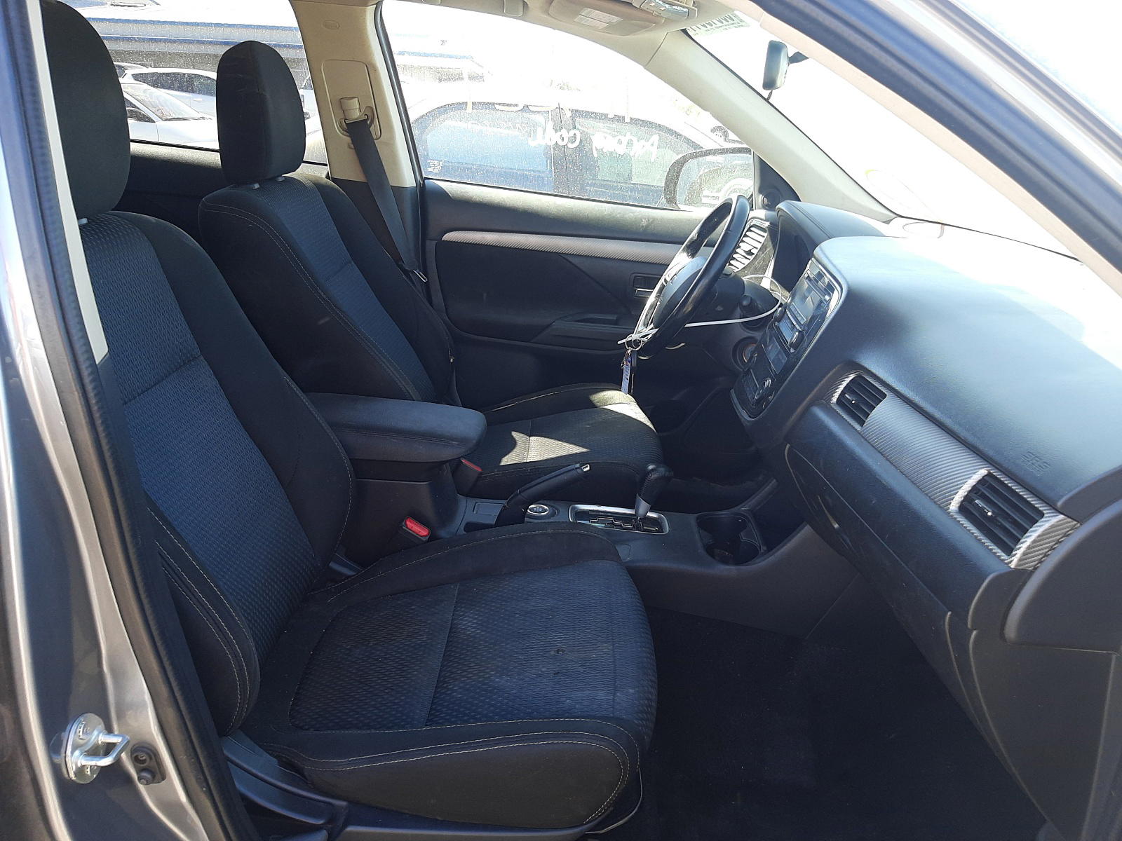 Photo 5 from auction – 2016 MITSUBISHI OUTLANDER with VIN JA4AZ3A35GZ041793