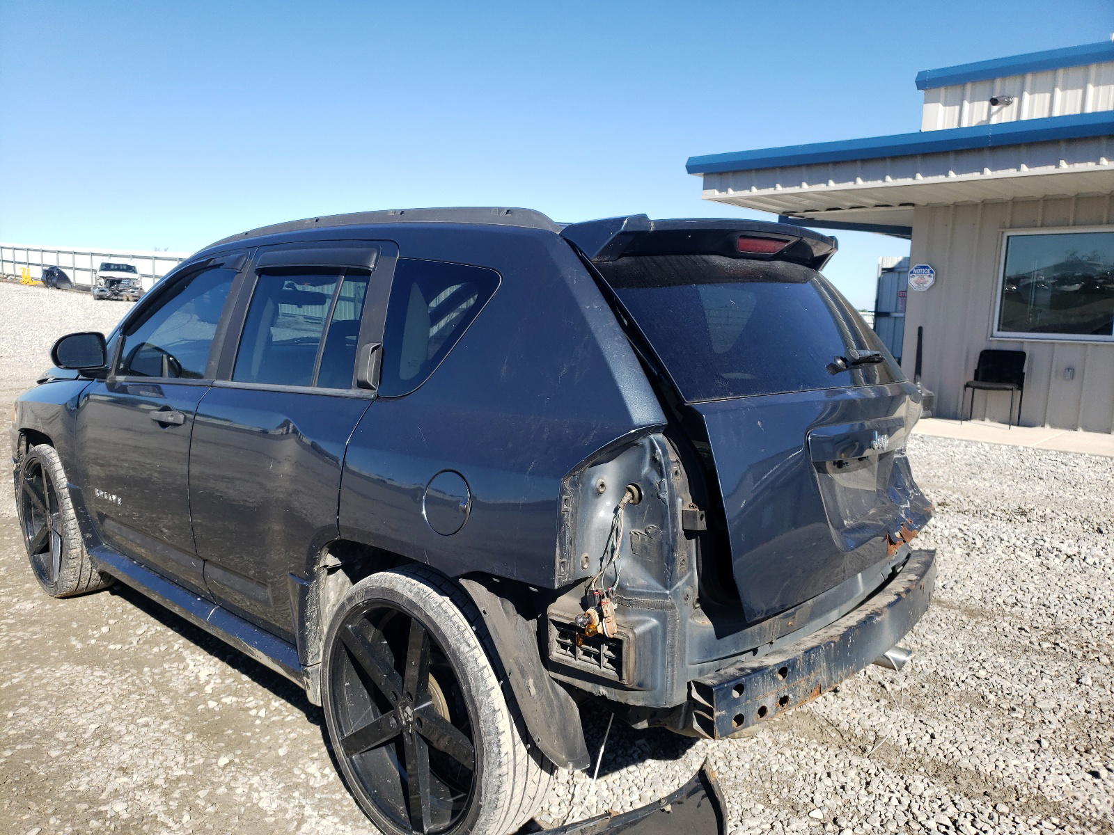 Photo 3 from auction – 2007 JEEP COMPASS with VIN 1J8FT47W67D371033
