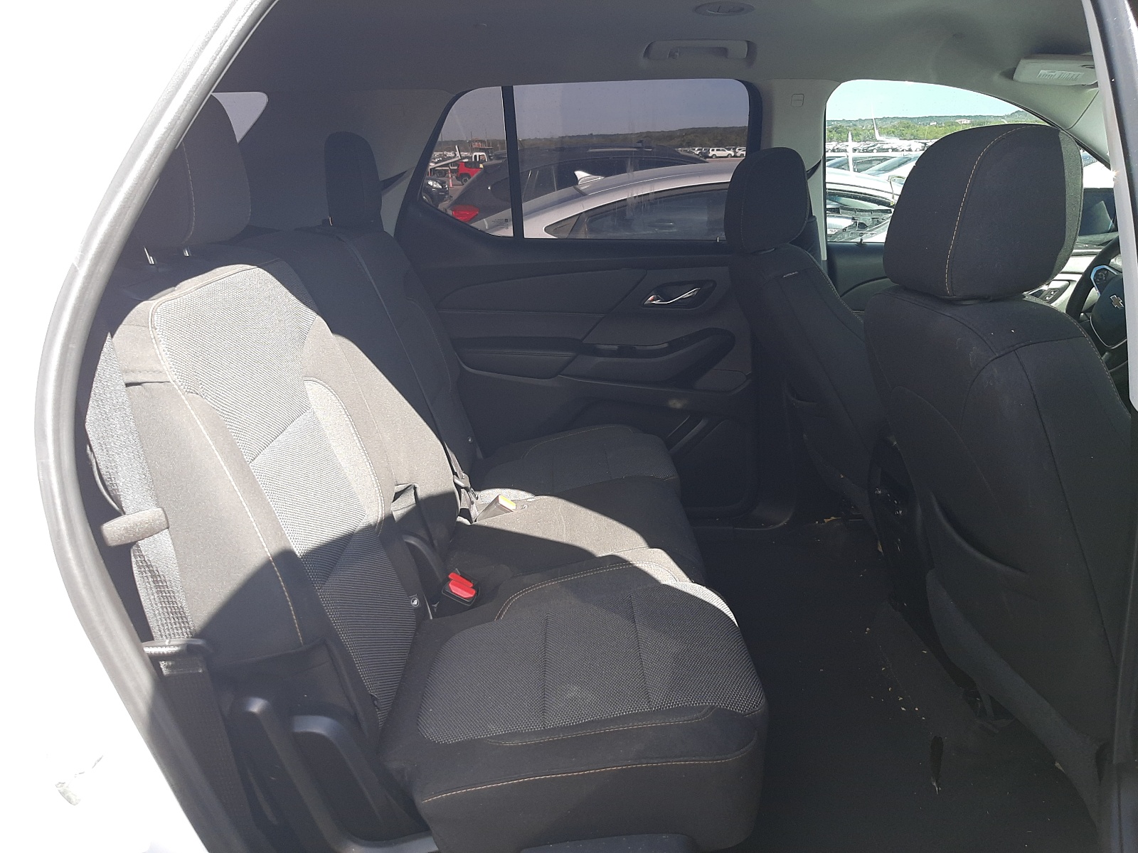 Photo 6 from auction – 2018 CHEVROLET TRAVERSE L with VIN 1GNERFKW3JJ249833