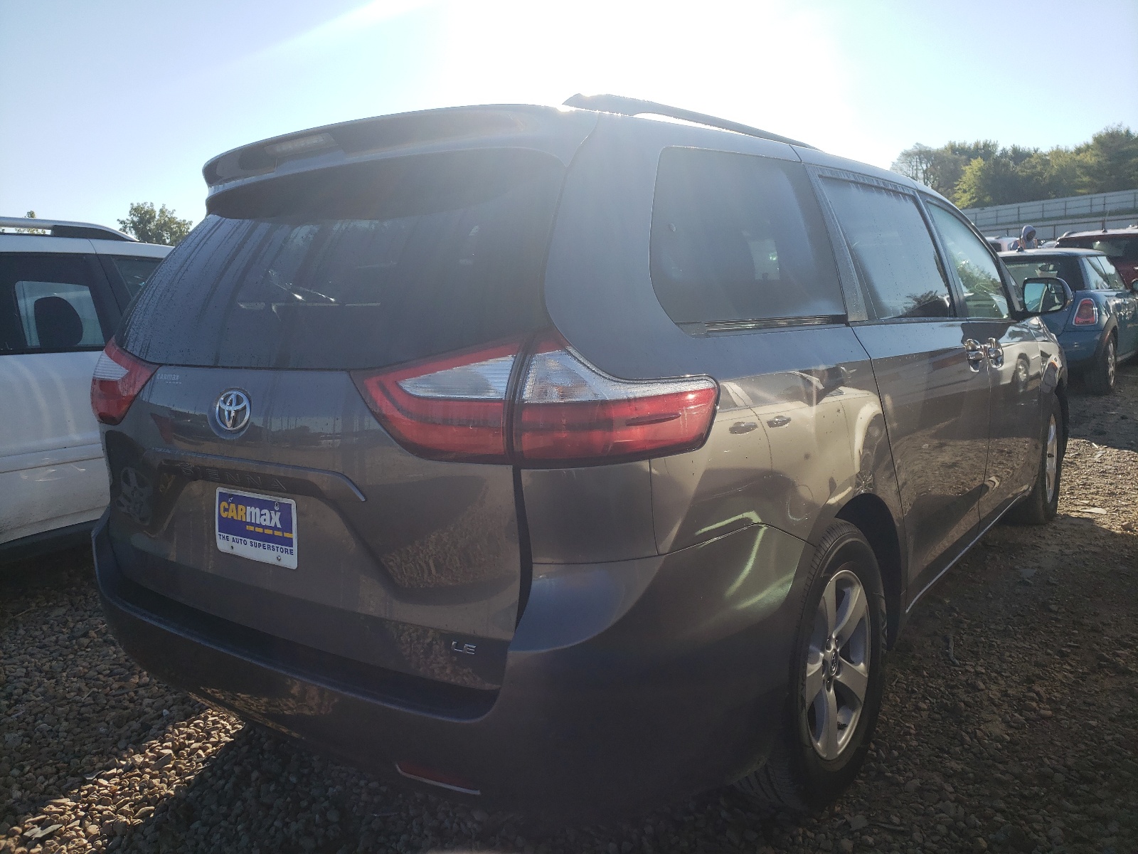 Photo 4 from auction – 2015 TOYOTA SIENNA LE with VIN 5TDKK3DC3FS662699