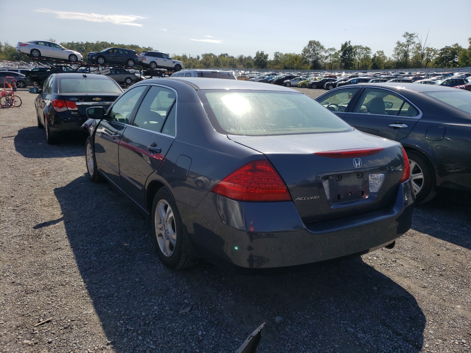 Photo 3 from auction – 2006 HONDA ACCORD with VIN JHMCM567X6C007370