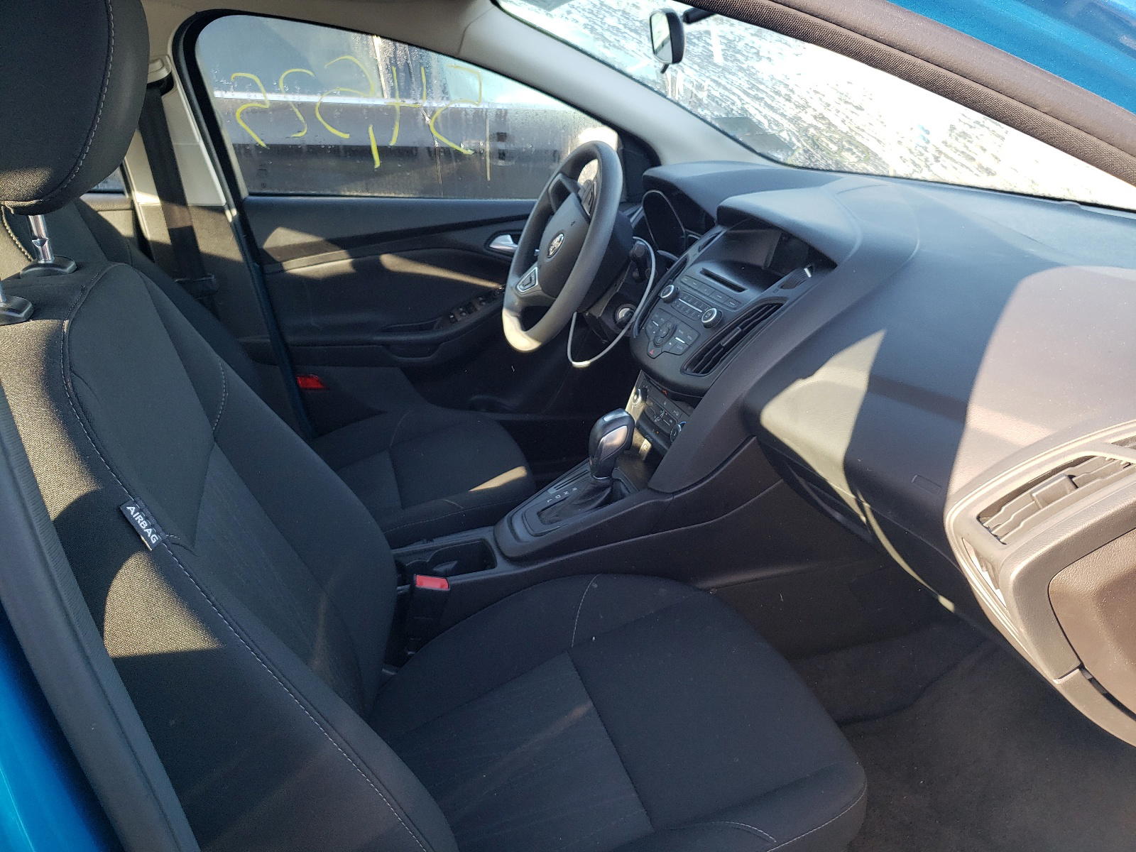 Photo 5 from auction – 2016 FORD FOCUS with VIN 1FADP3F2XGL371544