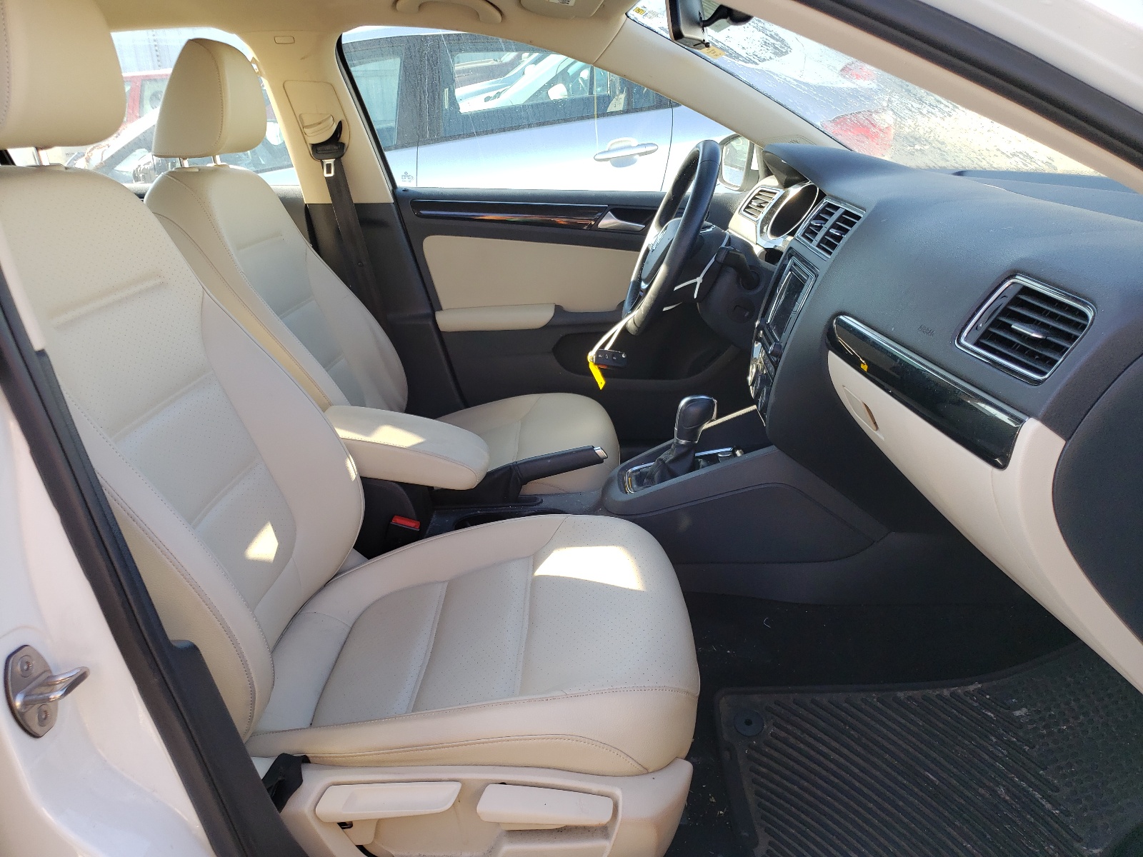 Photo 5 from auction – 2017 VOLKSWAGEN JETTA SEL with VIN 3VWL17AJ6HM333920