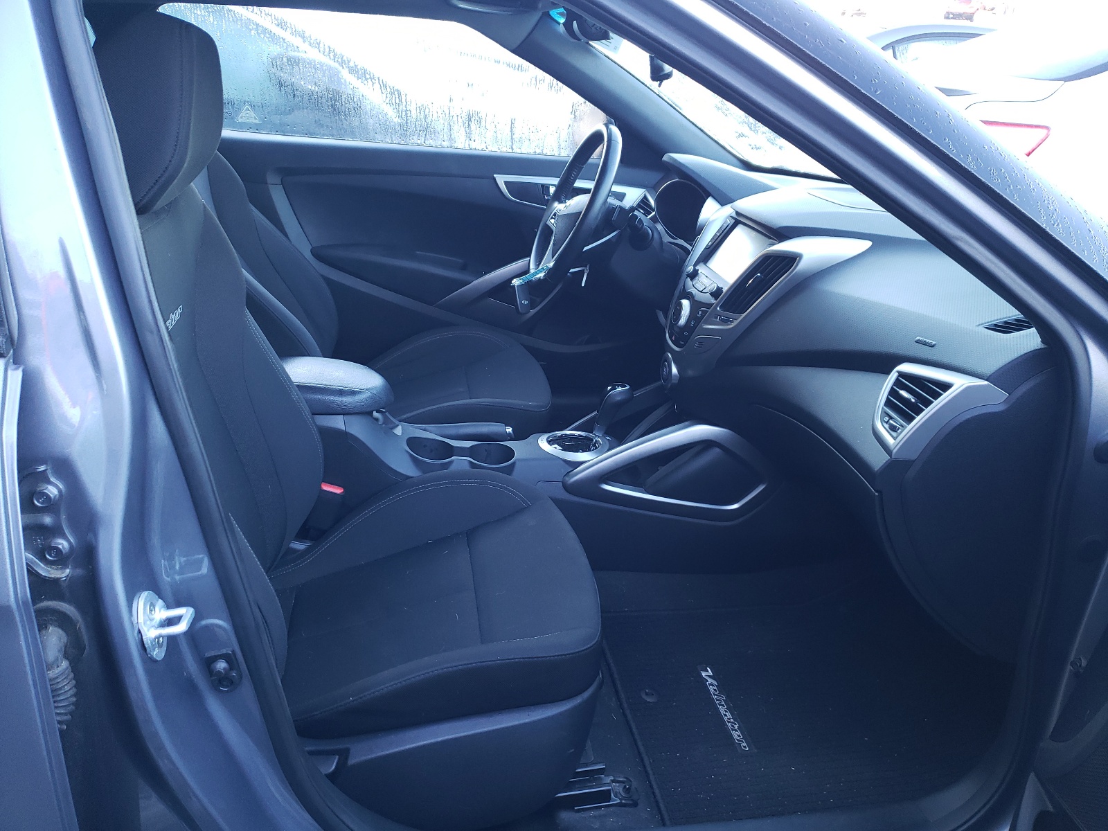 Photo 5 from auction – 2017 HYUNDAI VELOSTER with VIN KMHTC6AD1HU321022