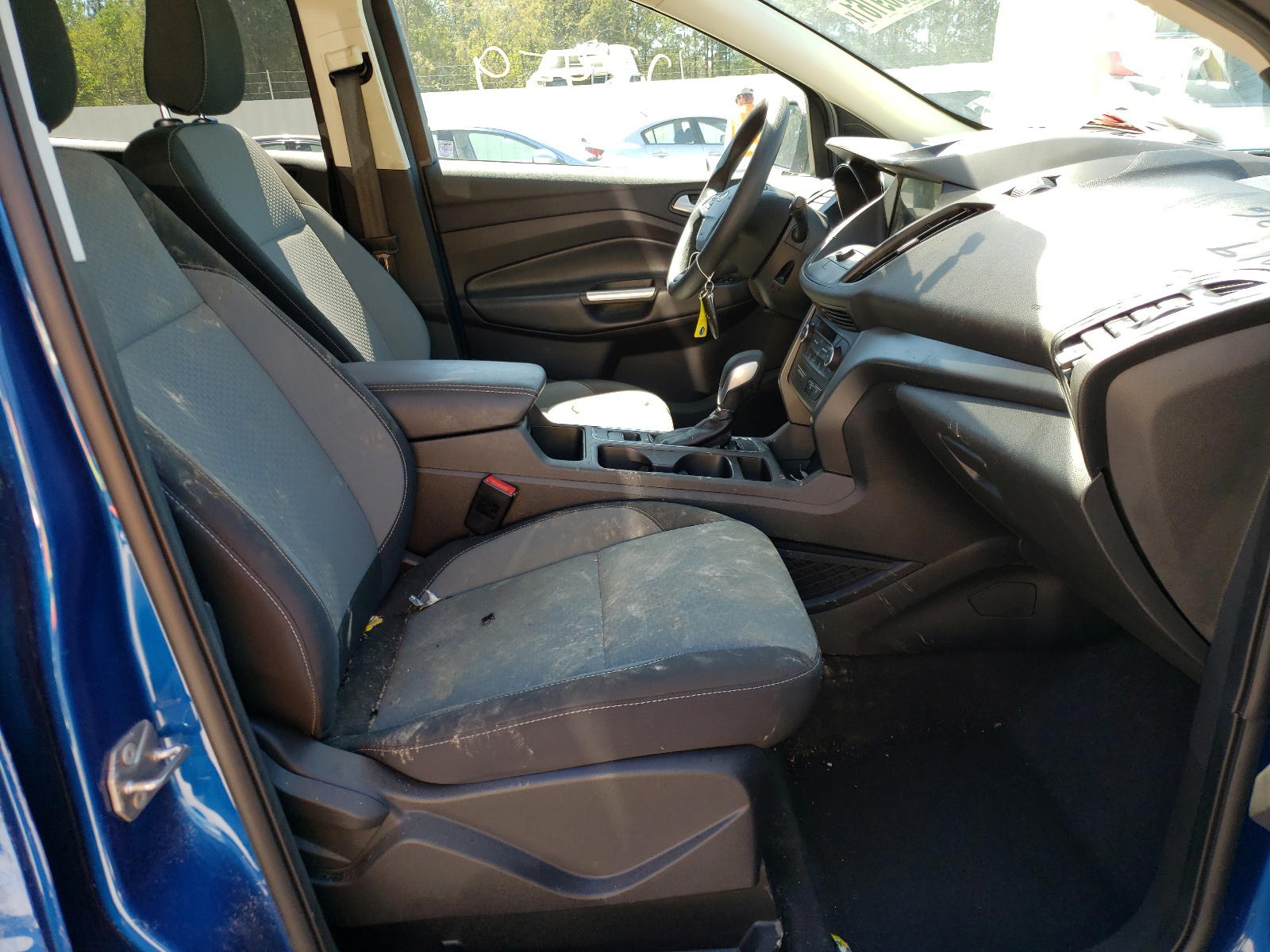 Photo 5 from auction – 2019 FORD ESCAPE SE with VIN 1FMCU0GD6KUC45936