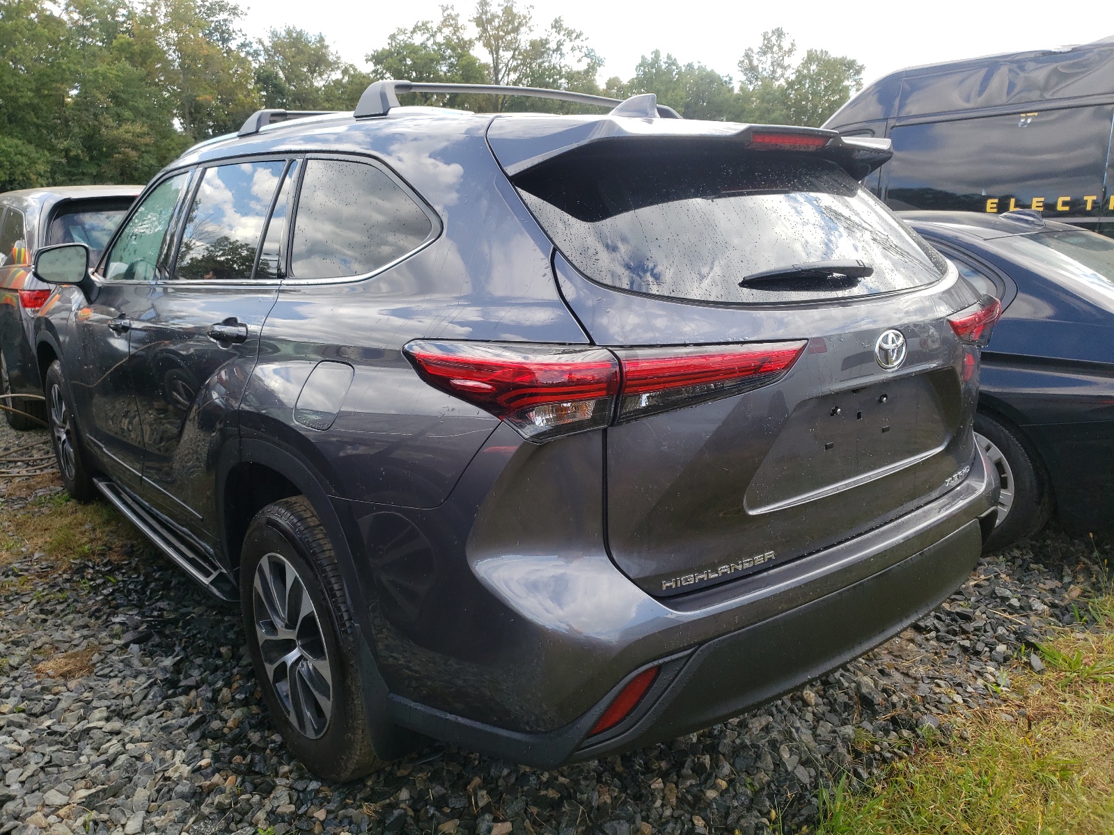 Photo 3 from auction – 2021 TOYOTA HIGHLANDER with VIN 5TDGZRBH3MS104142