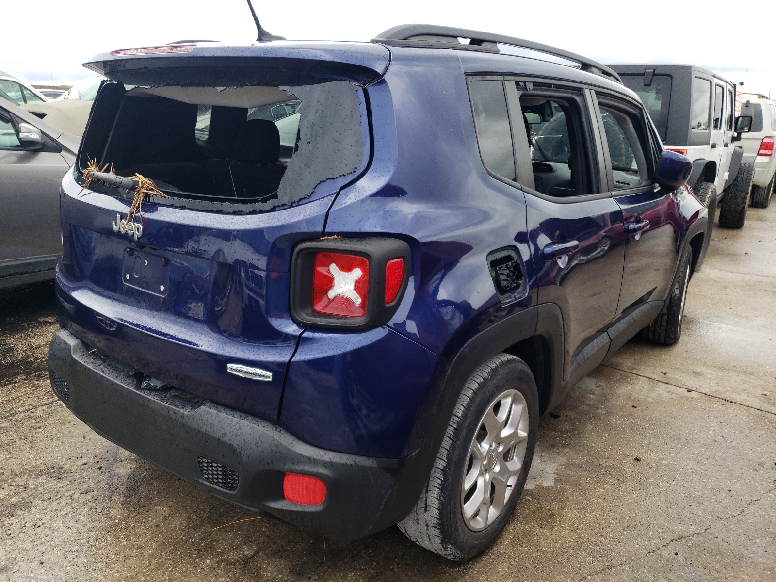 Photo 4 from auction – 2016 JEEP RENEGADE L with VIN ZACCJABT5GPC95589