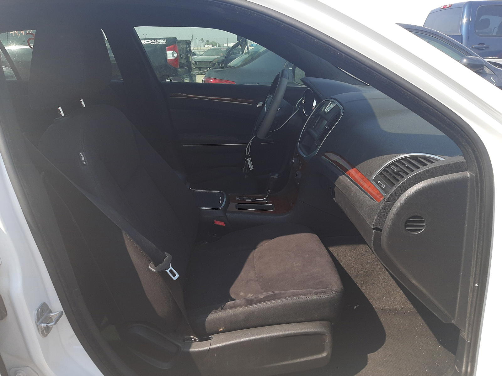Photo 5 from auction – 2012 CHRYSLER 300 with VIN 2C3CCAAG0CH142536