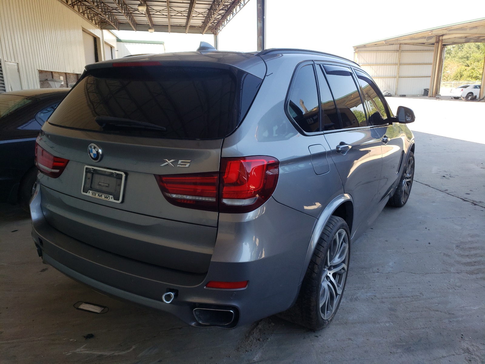 Photo 4 from auction – 2016 BMW X5 XDRIVE3 with VIN 5UXKR0C5XG0P34076