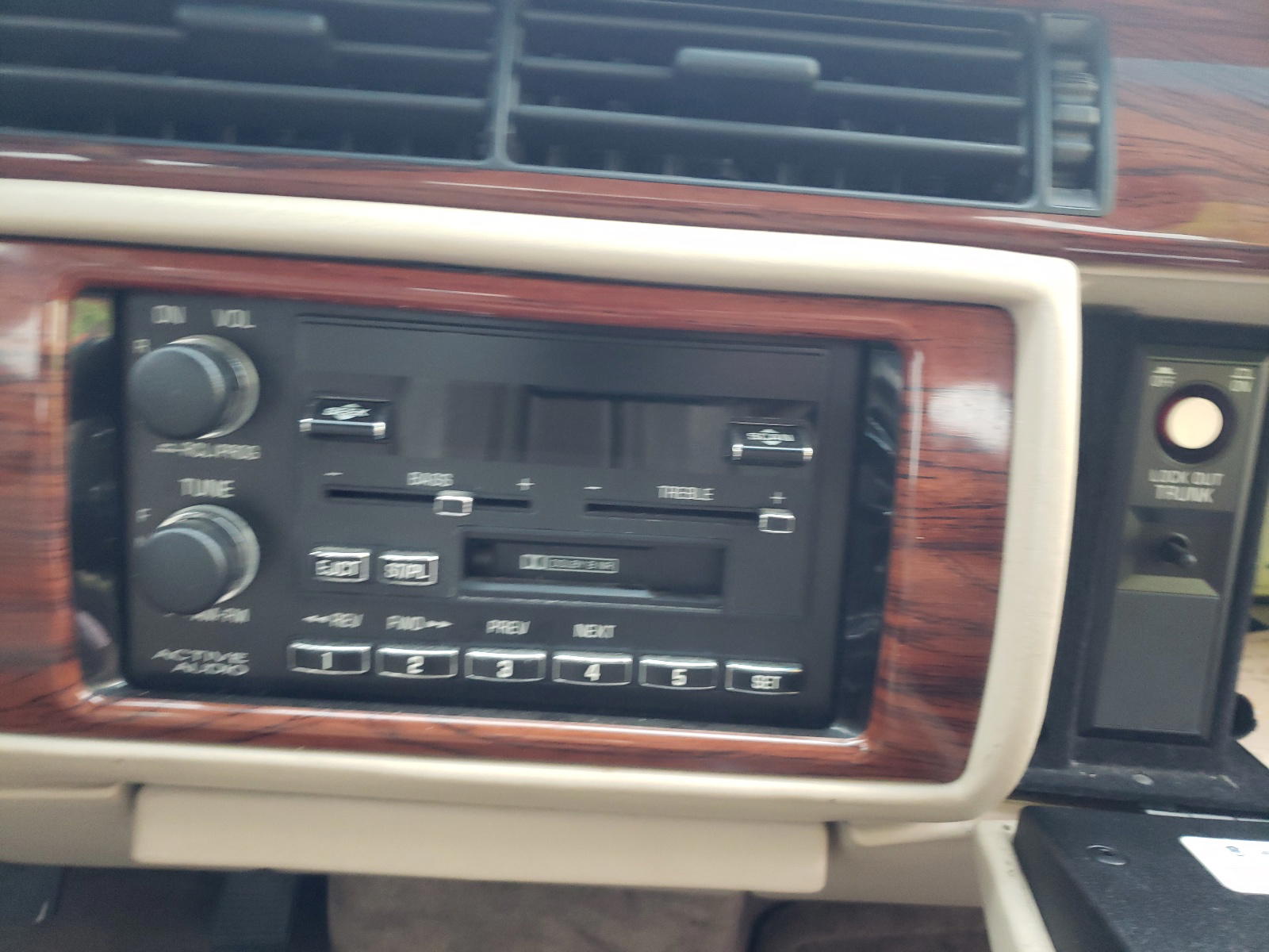 Photo 9 from auction – 1994 CADILLAC DEVILLE with VIN 1G6KD52B9RU290272
