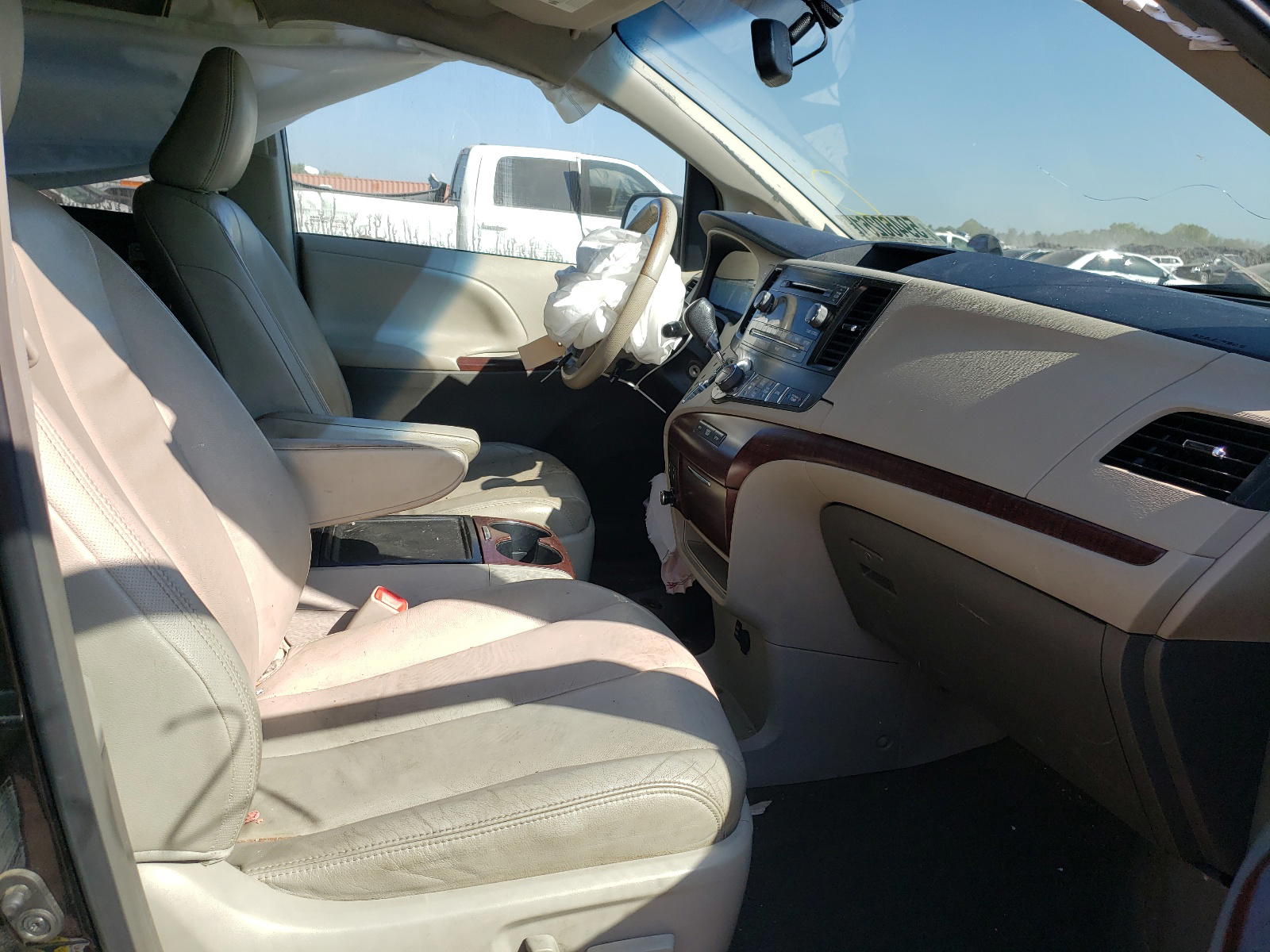 Photo 5 from auction – 2013 TOYOTA SIENNA with VIN 5TDDK3DC3DS056535