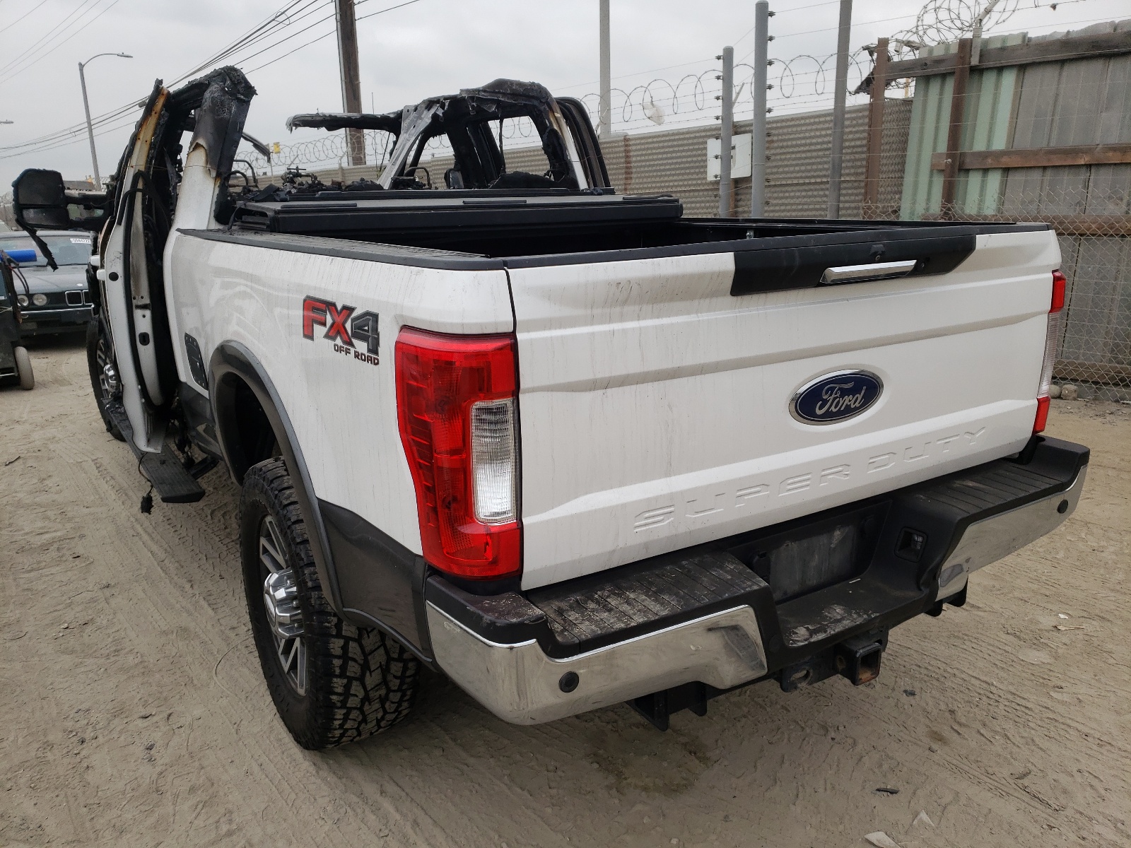Photo 3 from auction – 2017 FORD F350 SUPER with VIN 1FT8W3BT8HEE46793