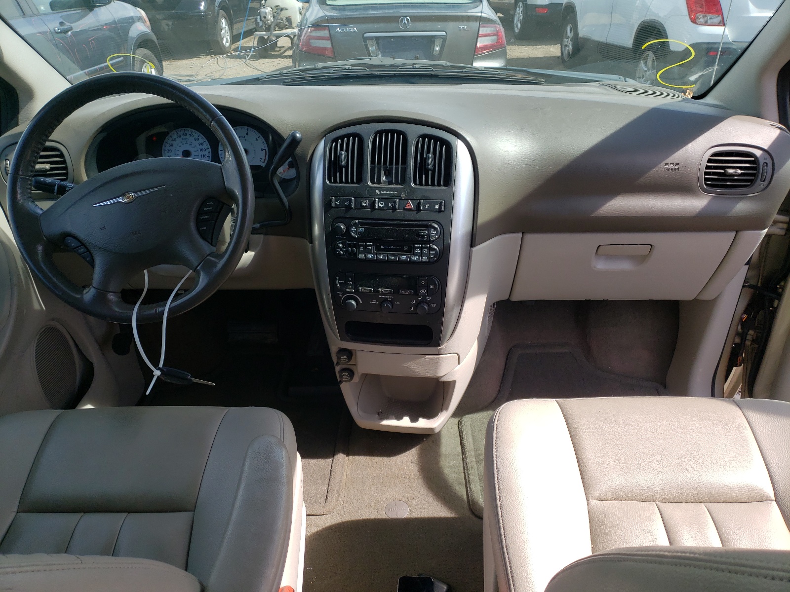 Photo 9 from auction – 2005 CHRYSLER TOWN & COU with VIN 2C4GP54L75R479820