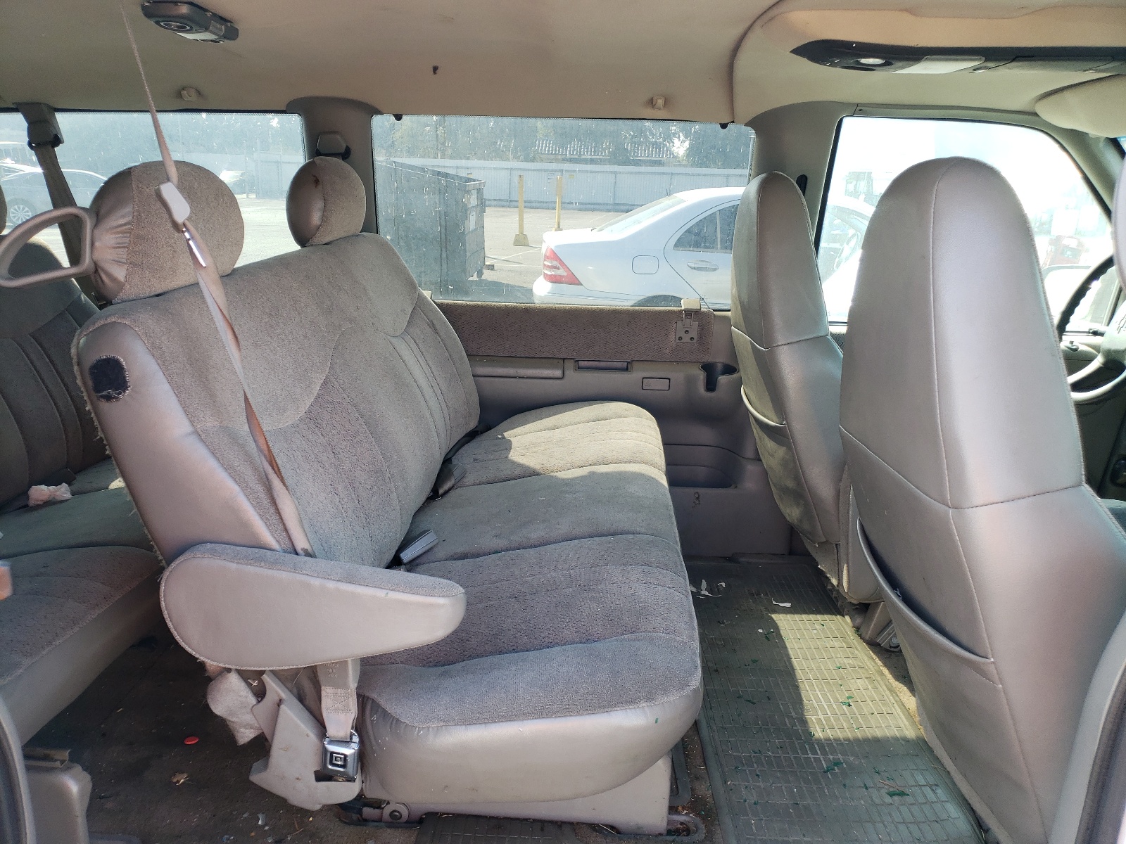 Photo 6 from auction – 2001 CHEVROLET ASTRO with VIN 1GNDM19WX1B144770
