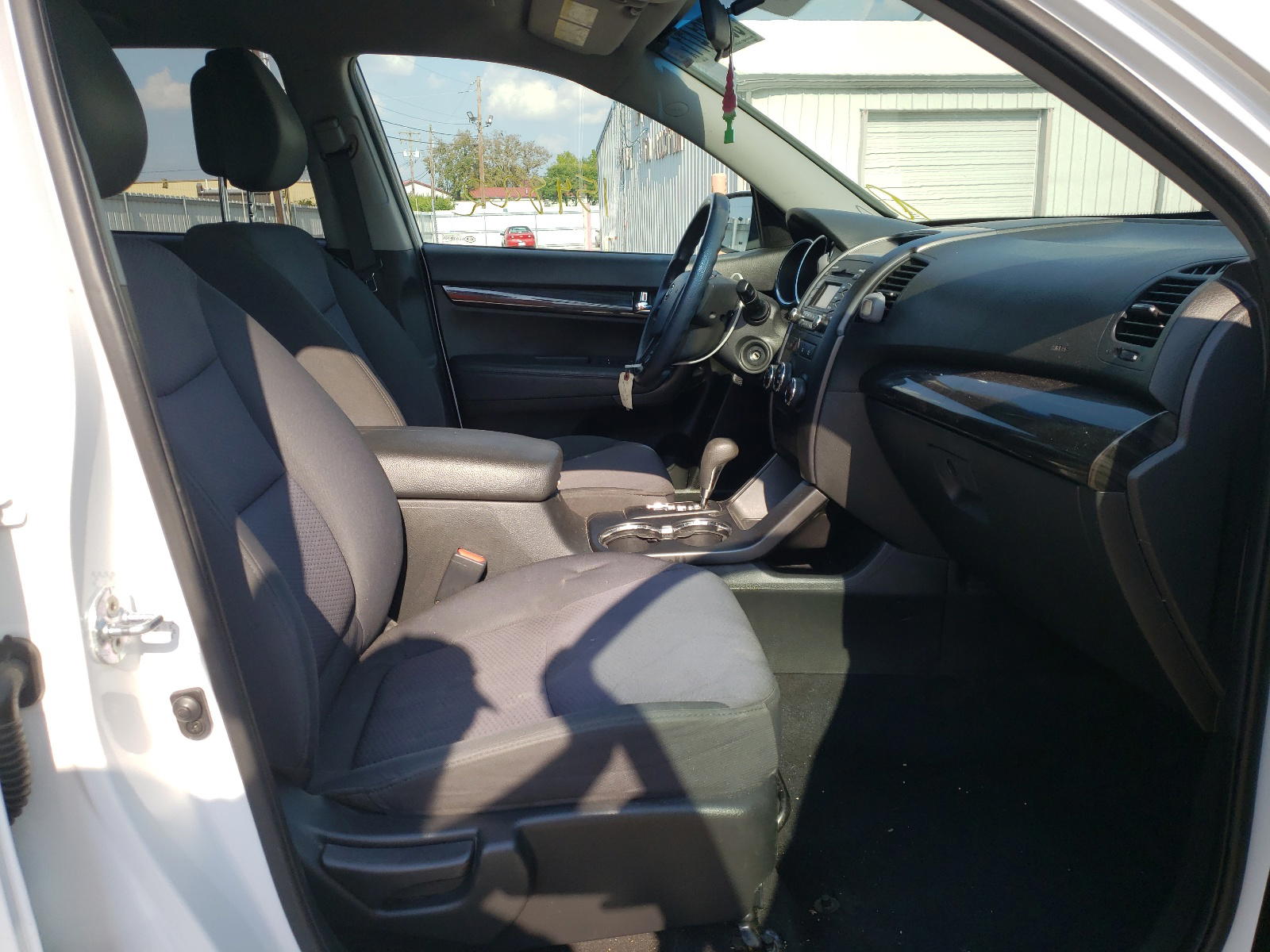Photo 5 from auction – 2011 KIA SORENTO BA with VIN 5XYKTDA27BG124352