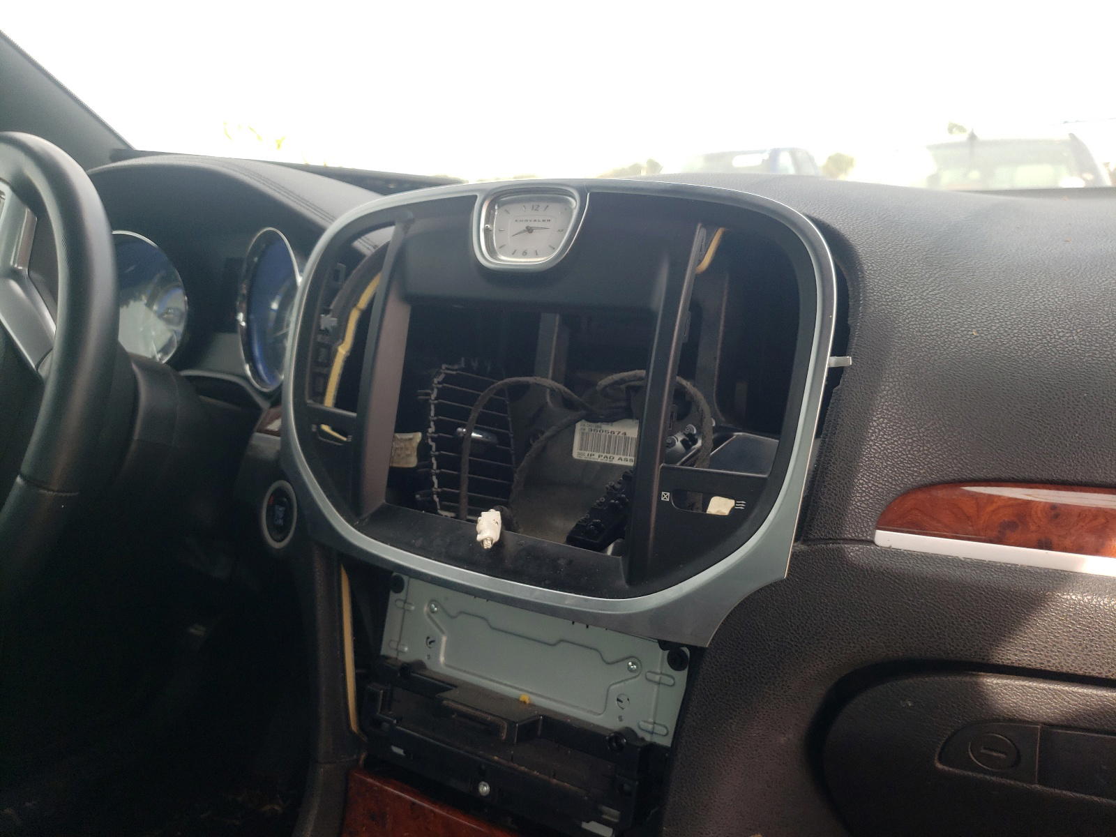 Photo 9 from auction – 2012 CHRYSLER 300 LIMITE with VIN 2C3CCAHG7CH313806