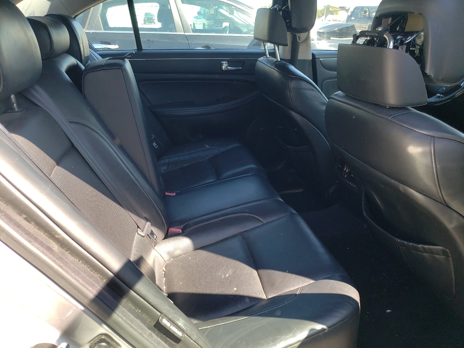 Photo 6 from auction – 2010 HYUNDAI GENESIS 3. with VIN KMHGC4DE5AU076757