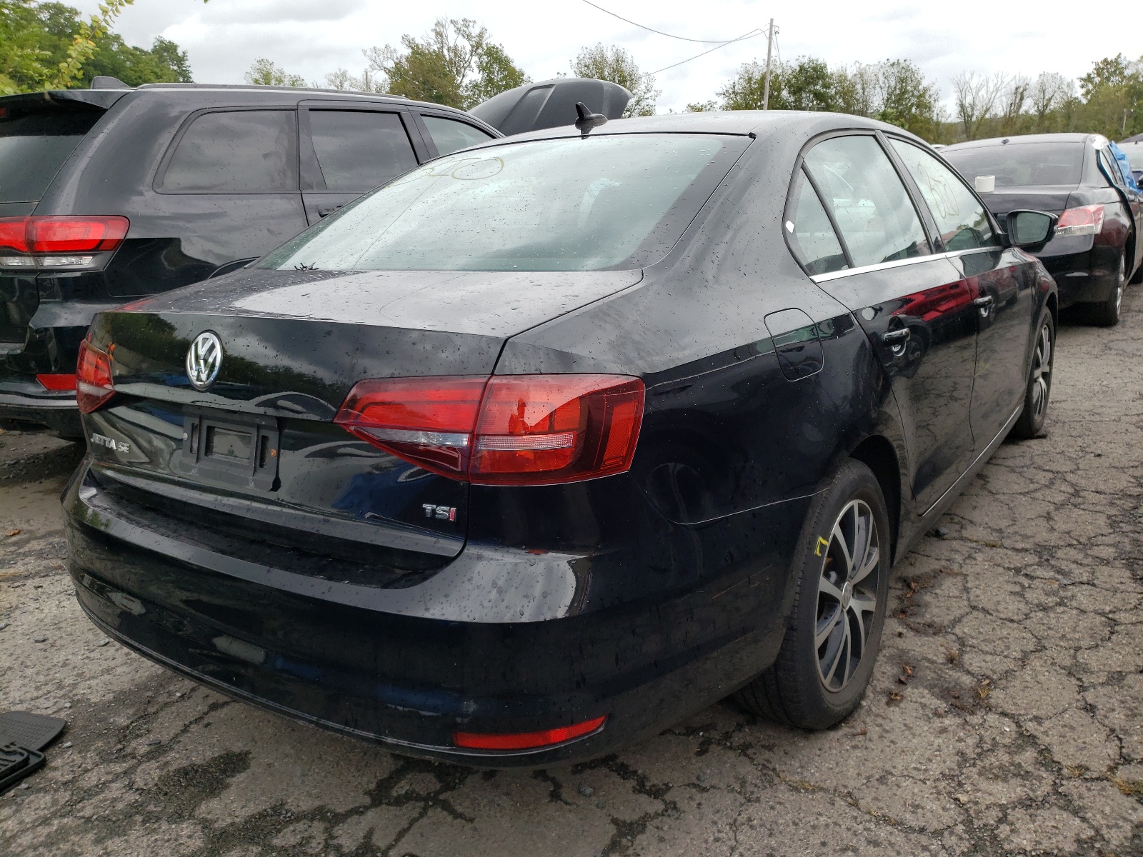 Photo 4 from auction – 2017 VOLKSWAGEN JETTA SE with VIN 3VWDB7AJ1HM401820