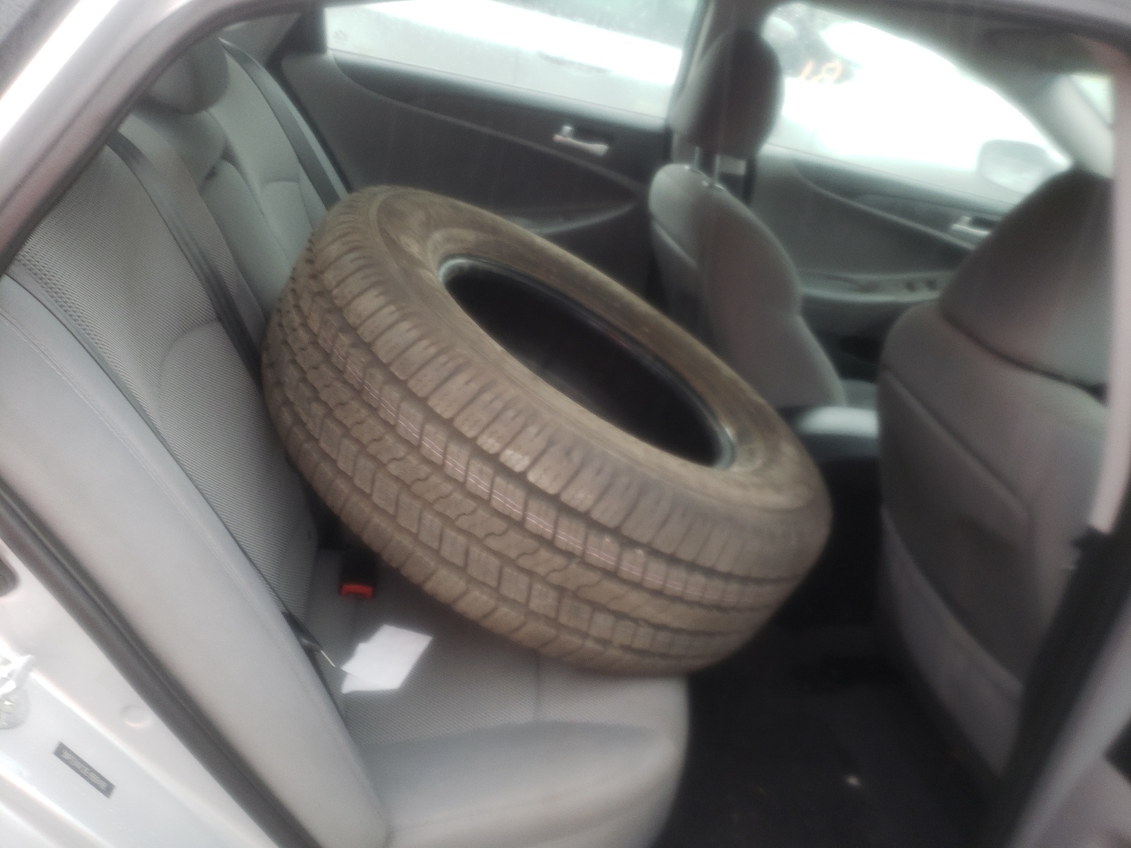 Photo 6 from auction – 2014 HYUNDAI SONATA GLS with VIN 5NPEB4AC8EH888488
