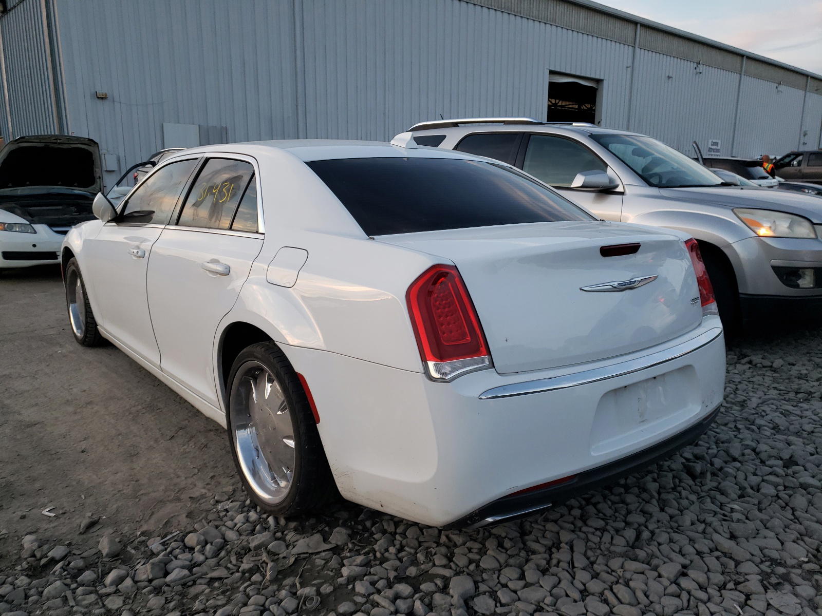 Photo 3 from auction – 2015 CHRYSLER 300 LIMITE with VIN 2C3CCAAG5FH929597