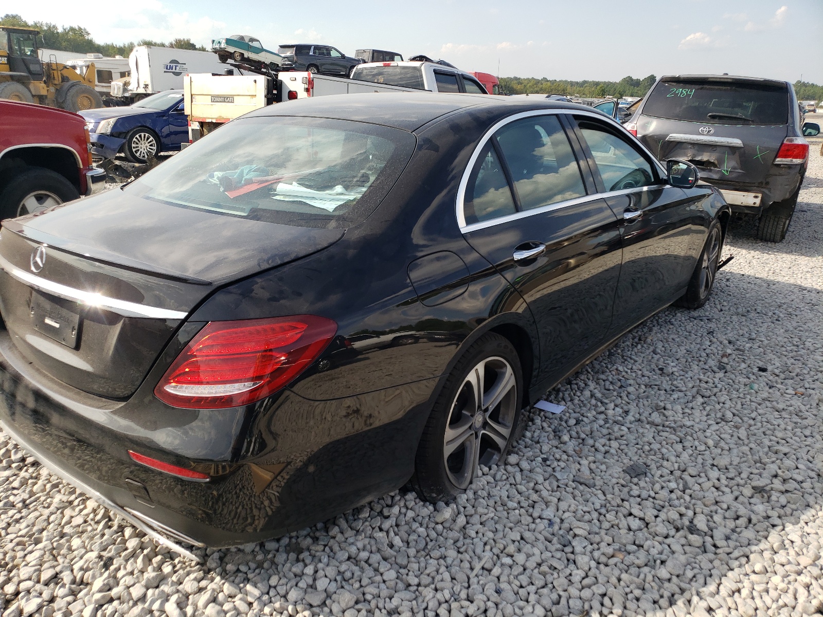 Photo 4 from auction – 2017 MERCEDES-BENZ E 300 with VIN WDDZF4JB3HA113059