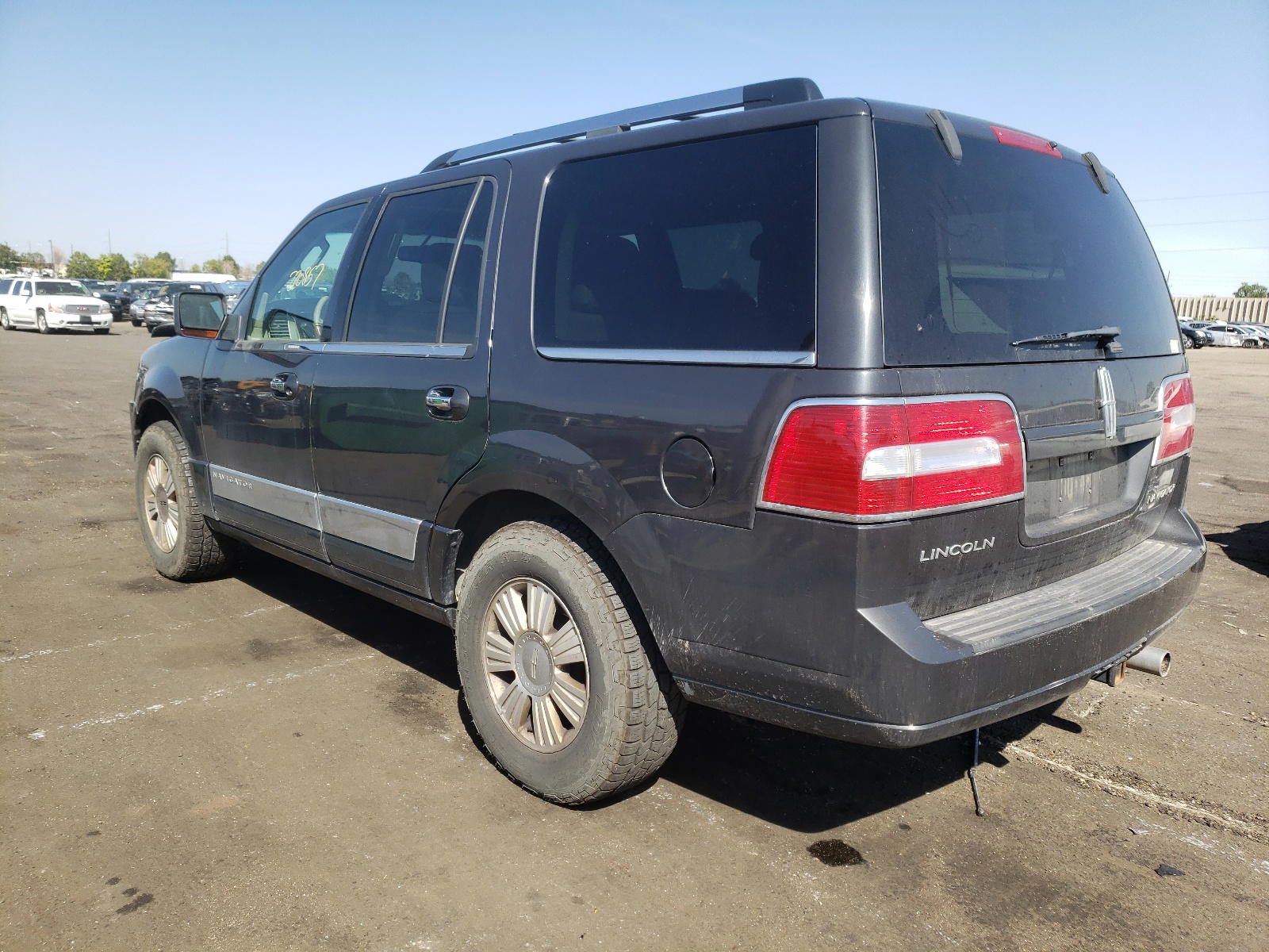 Photo 3 from auction – 2007 LINCOLN NAVIGATOR with VIN 5LMFU28527LJ22189