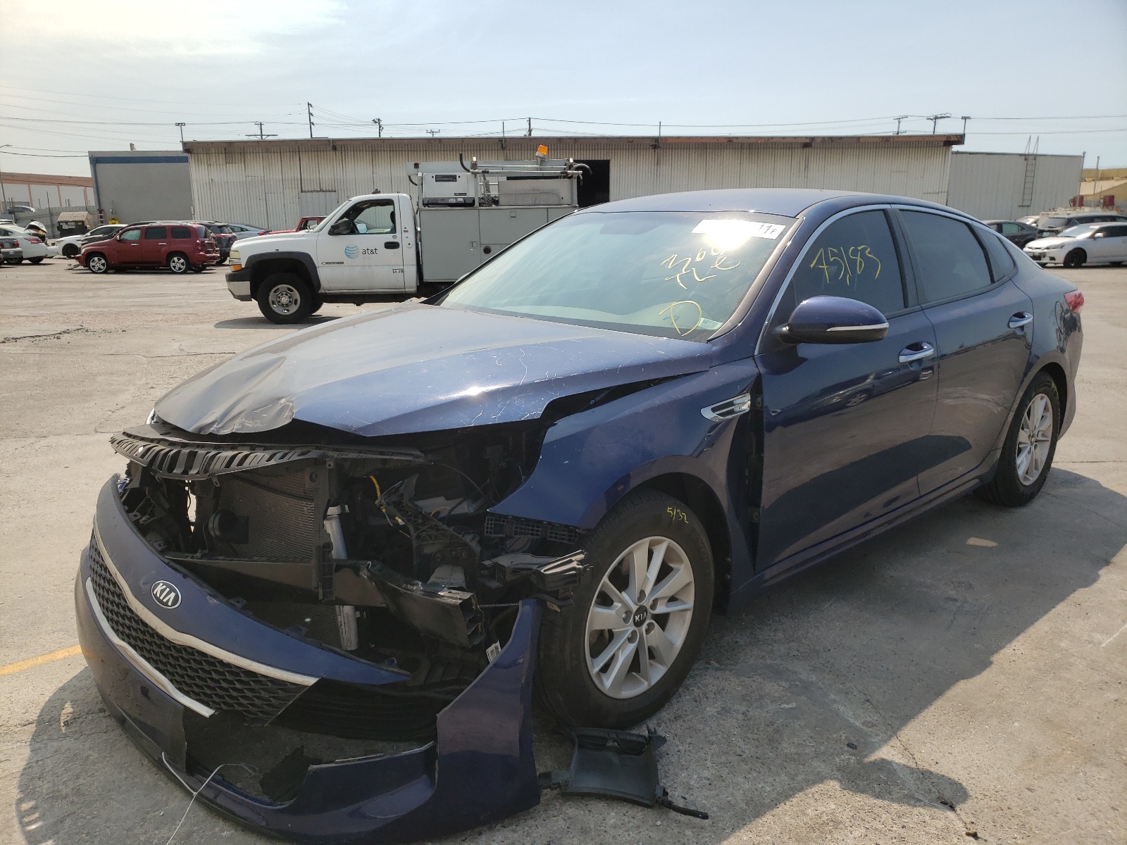 Photo 2 from auction – 2017 KIA OPTIMA LX with VIN 5XXGT4L32HG152035