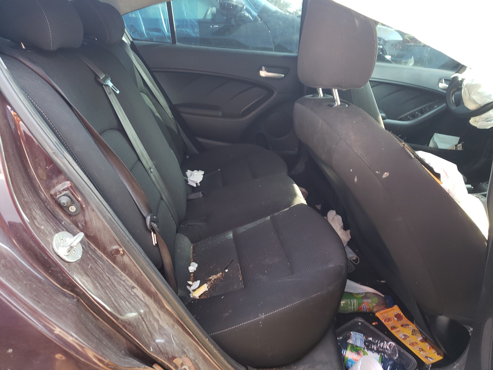 Zdjęcie 6 z aukcji – 2018 KIA FORTE z VIN 3KPFK4A79JE260381