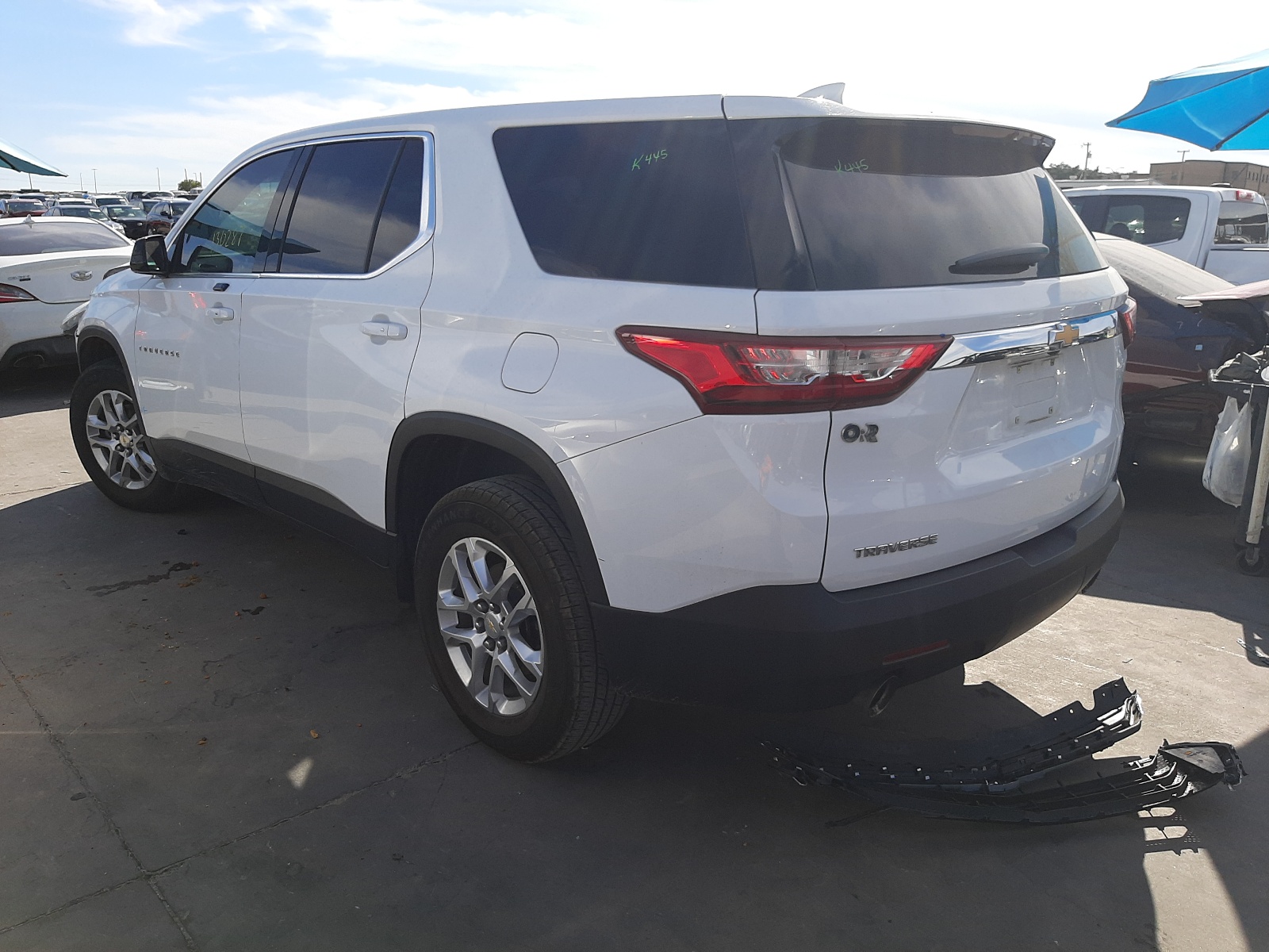 Photo 3 from auction – 2018 CHEVROLET TRAVERSE L with VIN 1GNERFKW3JJ249833