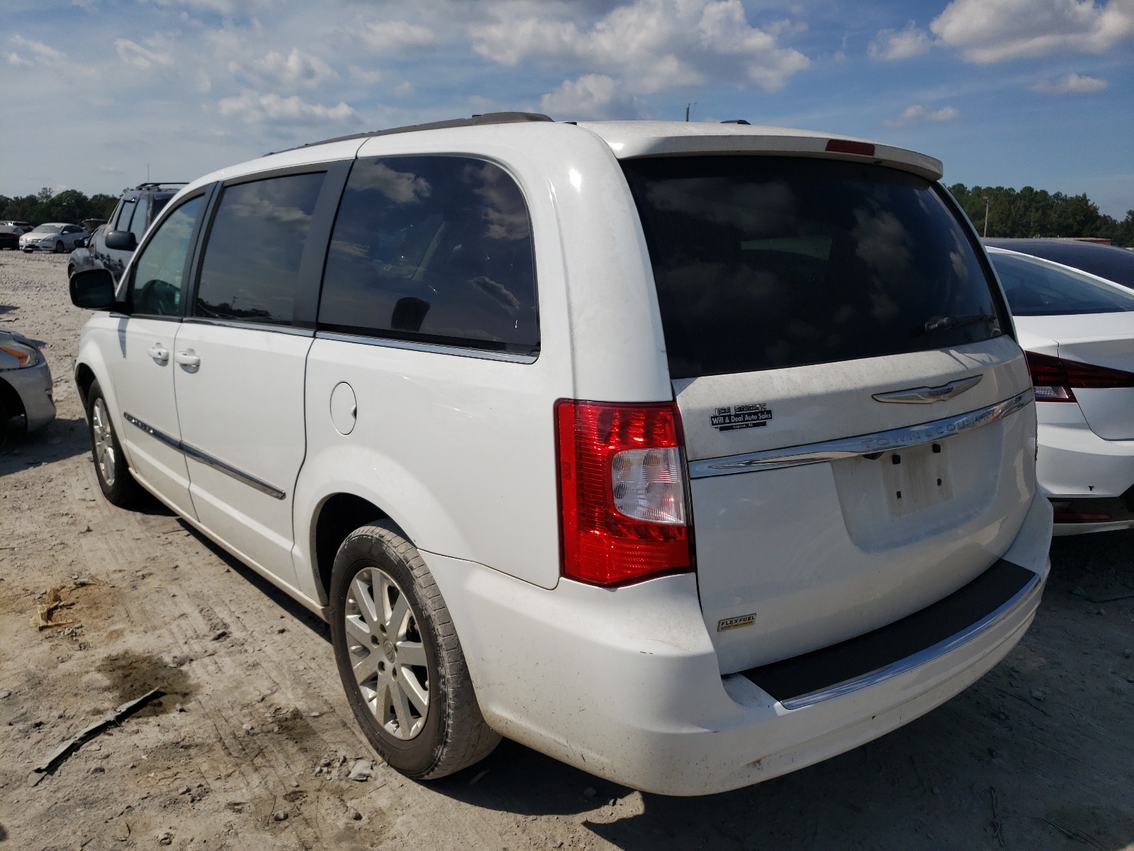 Photo 3 from auction – 2014 CHRYSLER TOWN & COU with VIN 2C4RC1BG0ER383305