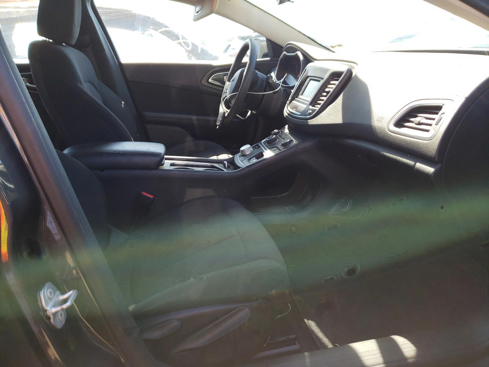 Photo 5 from auction – 2016 CHRYSLER 200 LIMITE with VIN 1C3CCCABXGN139852