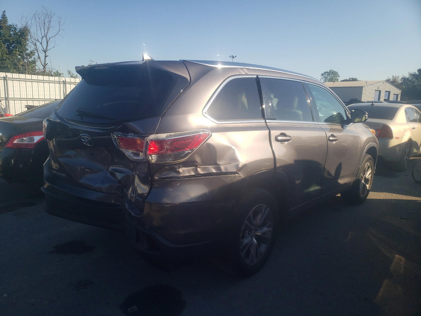 Photo 4 from auction – 2014 TOYOTA HIGHLANDER with VIN 5TDJKRFH8ES060581