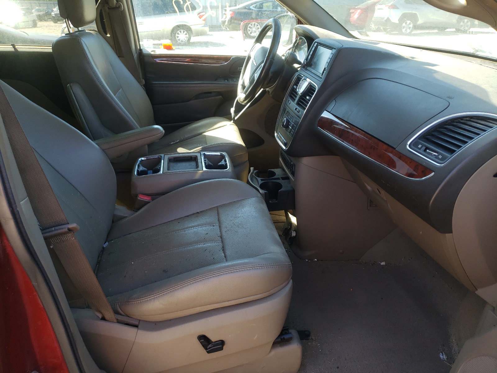 Photo 5 from auction – 2012 CHRYSLER TOWN & COU with VIN 2C4RC1CG9CR170882