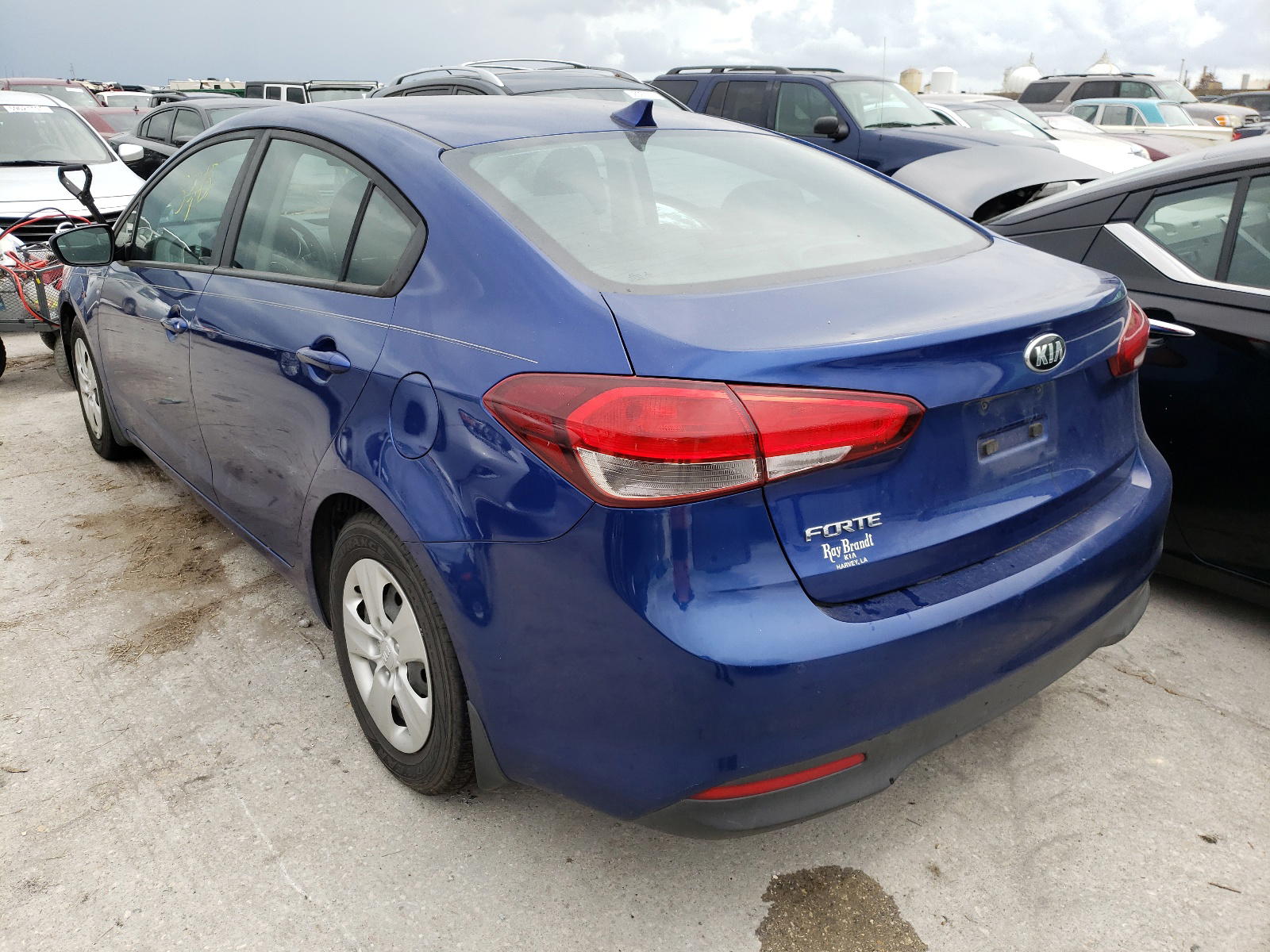 Photo 3 from auction – 2017 KIA FORTE LX with VIN 3KPFL4A76HE049114
