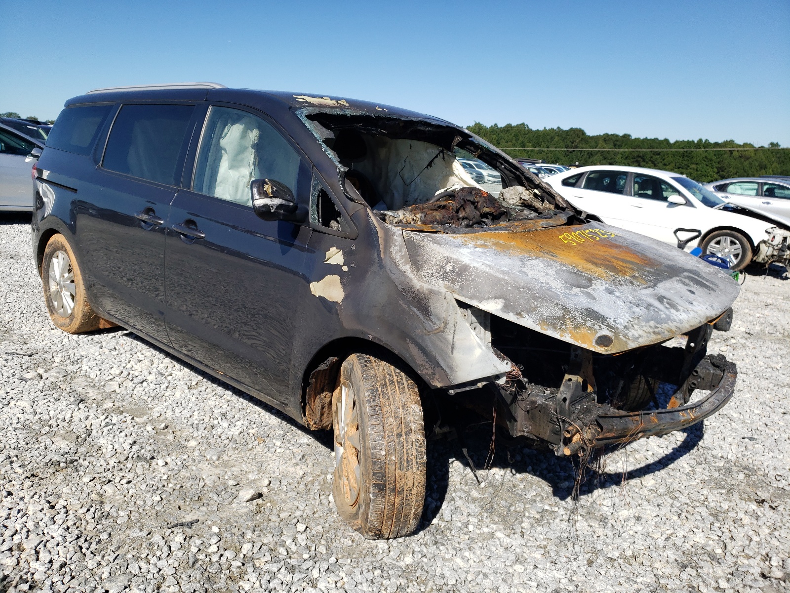 KIA SEDONA LX 2015 with VIN KNDMB5C11F6065880 - Photo from auction