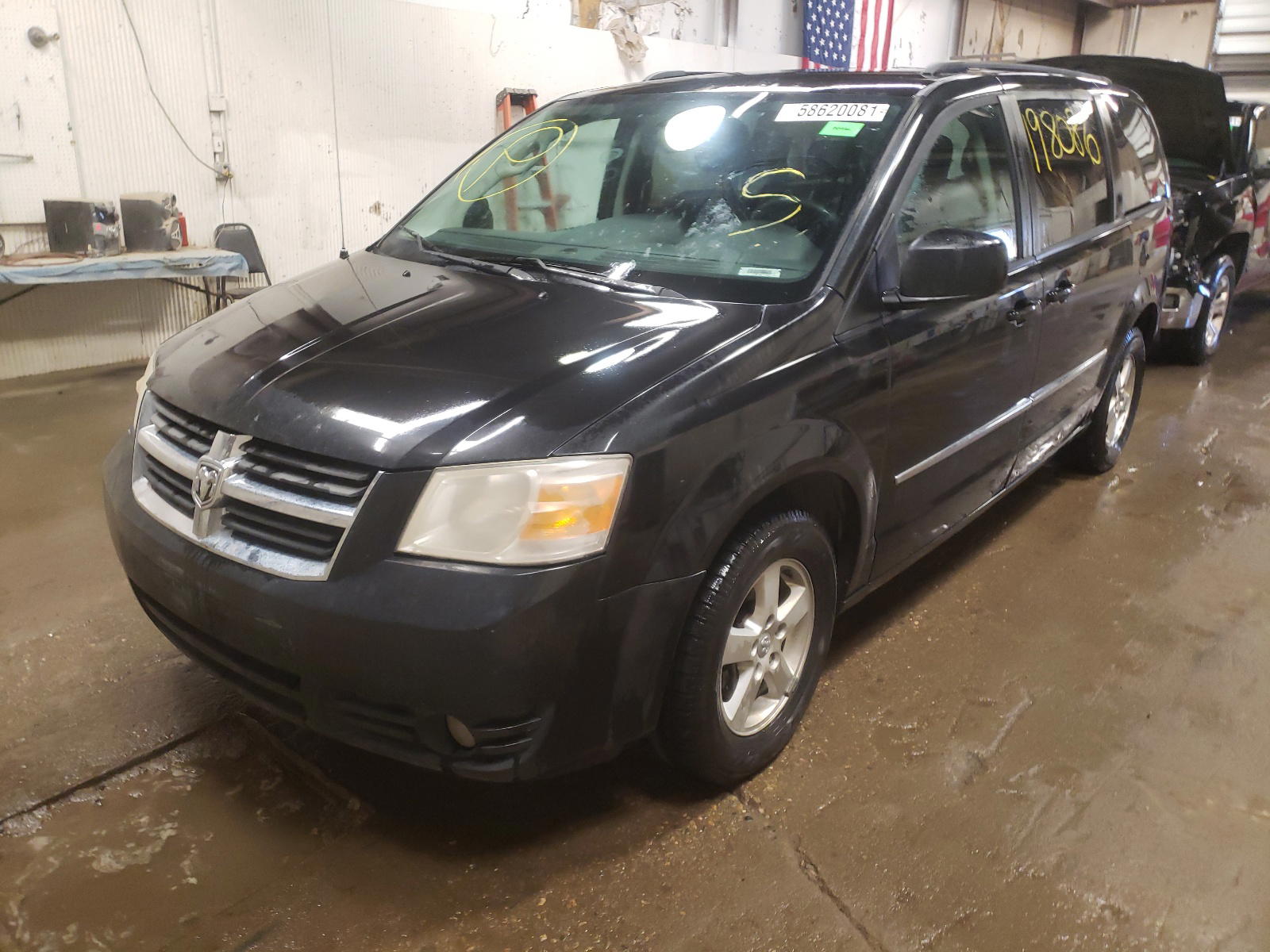 Photo 2 from auction – 2010 DODGE GRAND CARA with VIN 2D4RN5D19AR318055