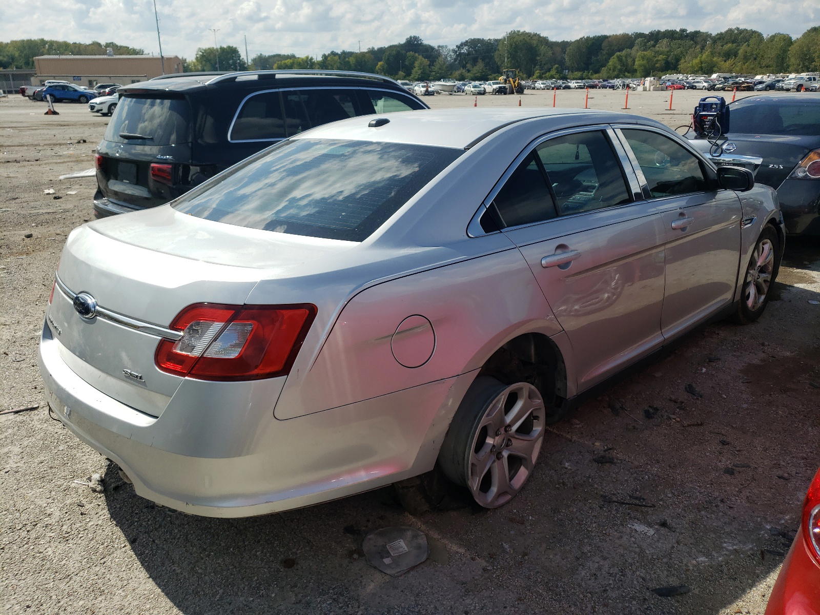 Photo 4 from auction – 2010 FORD TAURUS SEL with VIN 1FAHP2EW9AG112074