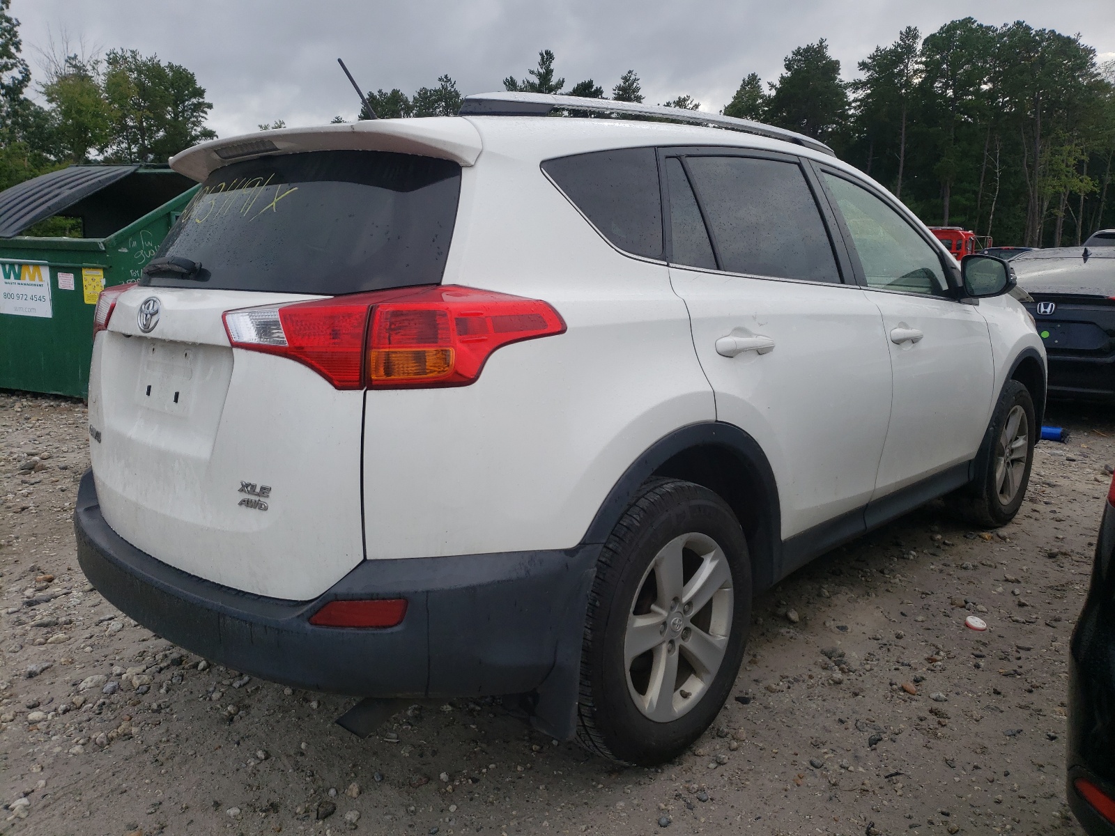 Photo 4 from auction – 2014 TOYOTA RAV4 XLE with VIN JTMRFREV7EJ007642