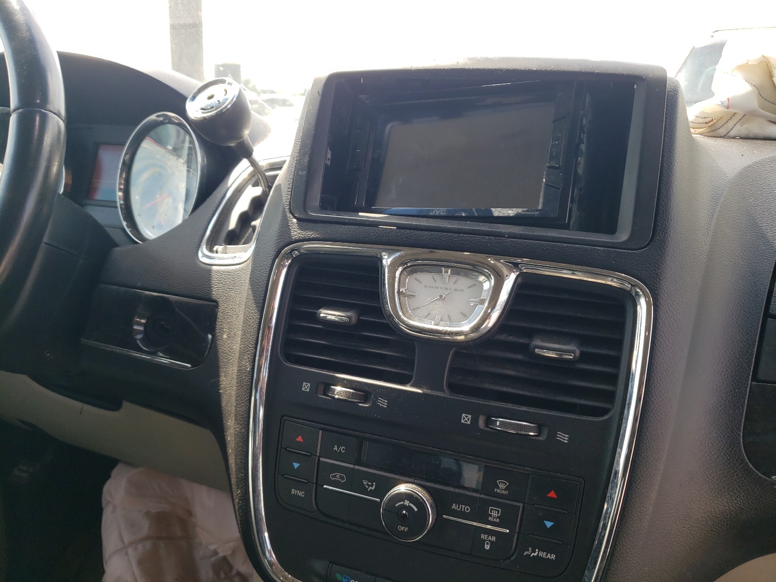Photo 9 from auction – 2014 CHRYSLER TOWN & COU with VIN 2C4RC1BG0ER383305