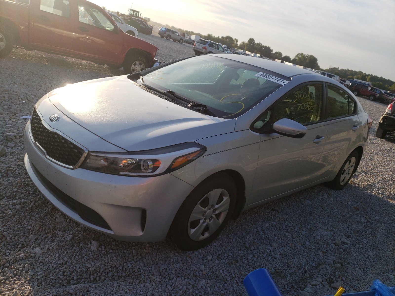 Zdjęcie 2 z aukcji – 2017 KIA FORTE LX z VIN 3KPFL4A70HE078141