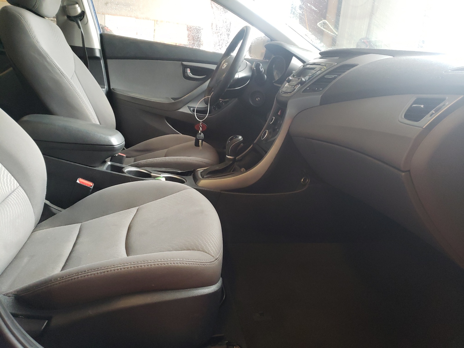 Photo 5 from auction – 2016 HYUNDAI ELANTRA SE with VIN 5NPDH4AE2GH773027