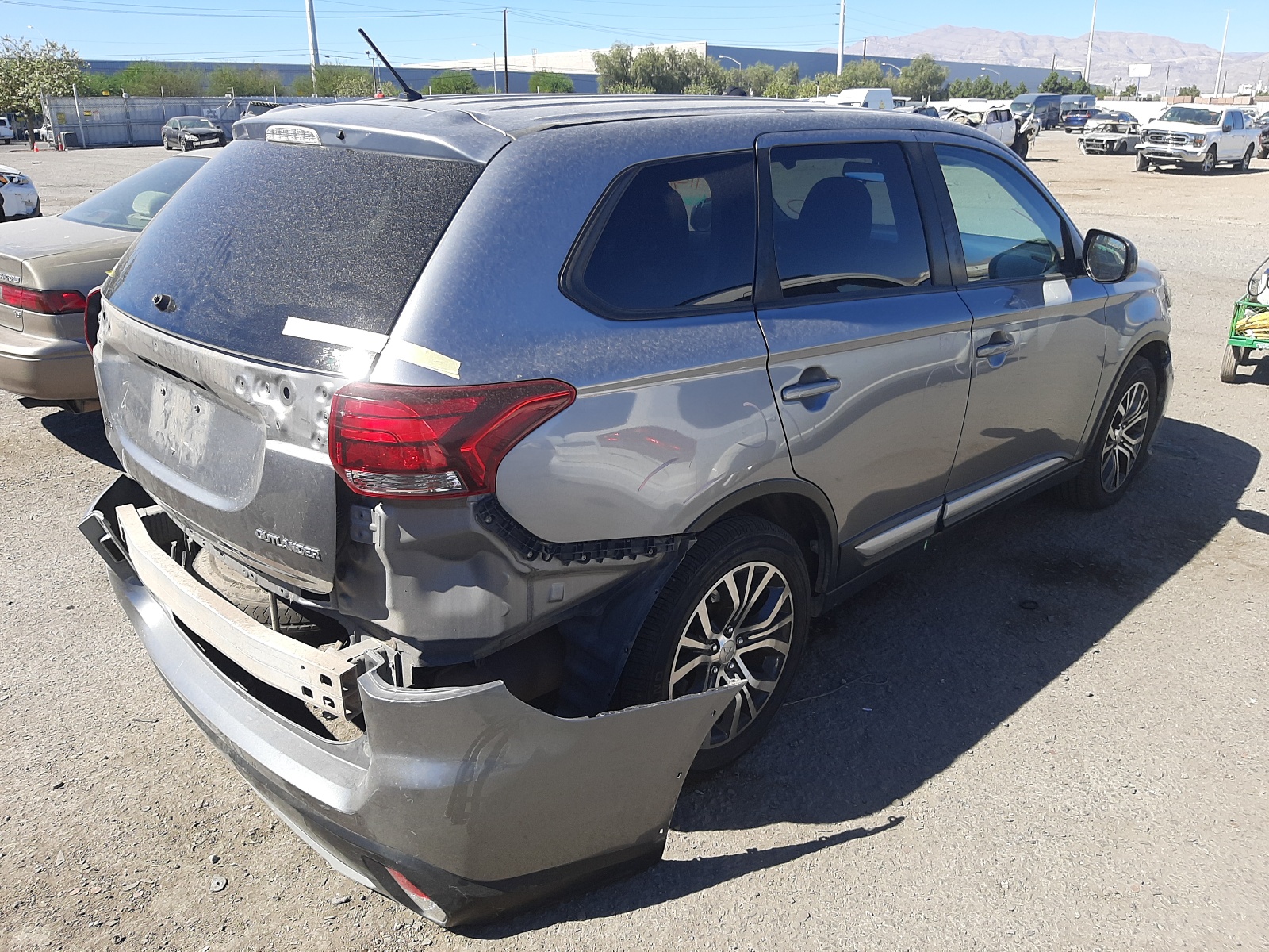Zdjęcie 4 z aukcji – 2016 MITSUBISHI OUTLANDER z VIN JA4AZ3A35GZ041793