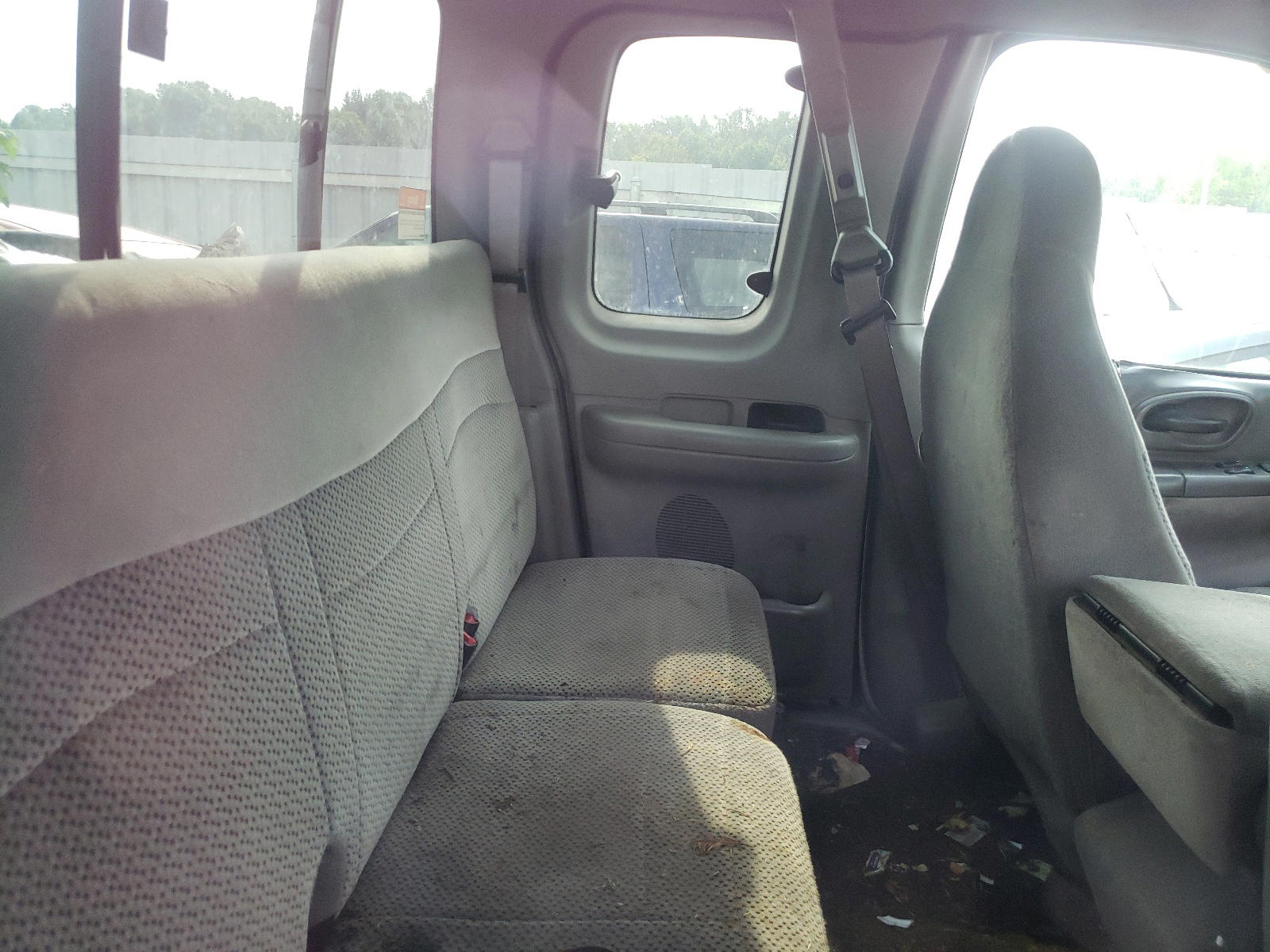 Photo 6 from auction – 2000 FORD F-150 with VIN 1FTRX18LXYNA91073